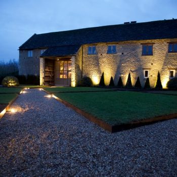 How to beautifully arrange and choose garden path lighting