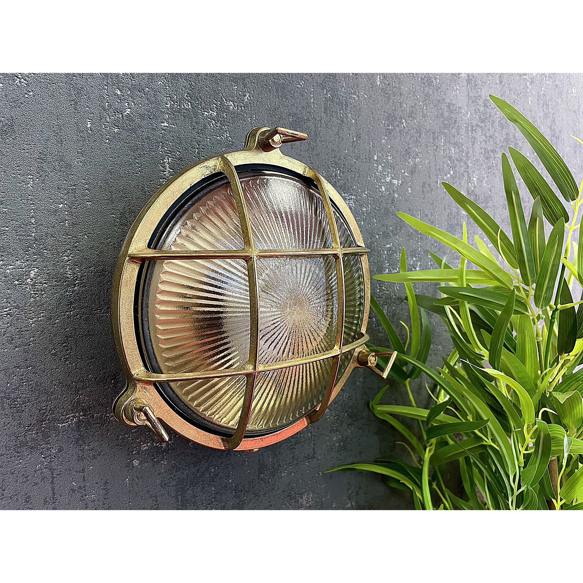 Navigator Small cabin porthole bulkhead Wall Light - Raw Brass