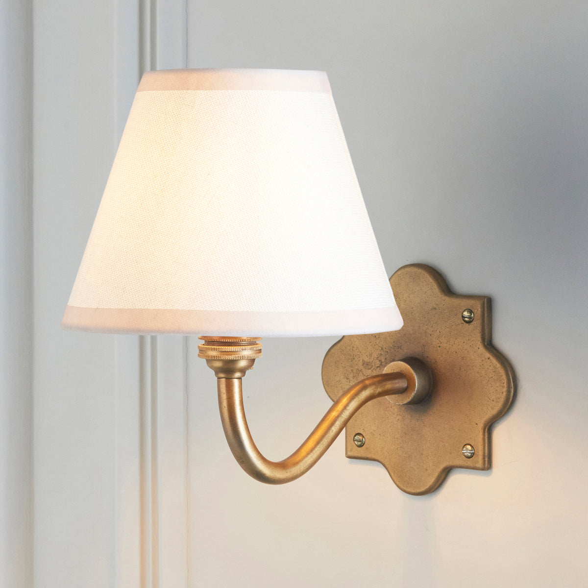 Endon Anvil Curve Wall Light - Antique Brass & Ivy 16cm Vintage White Fabric Shade - detail image 2