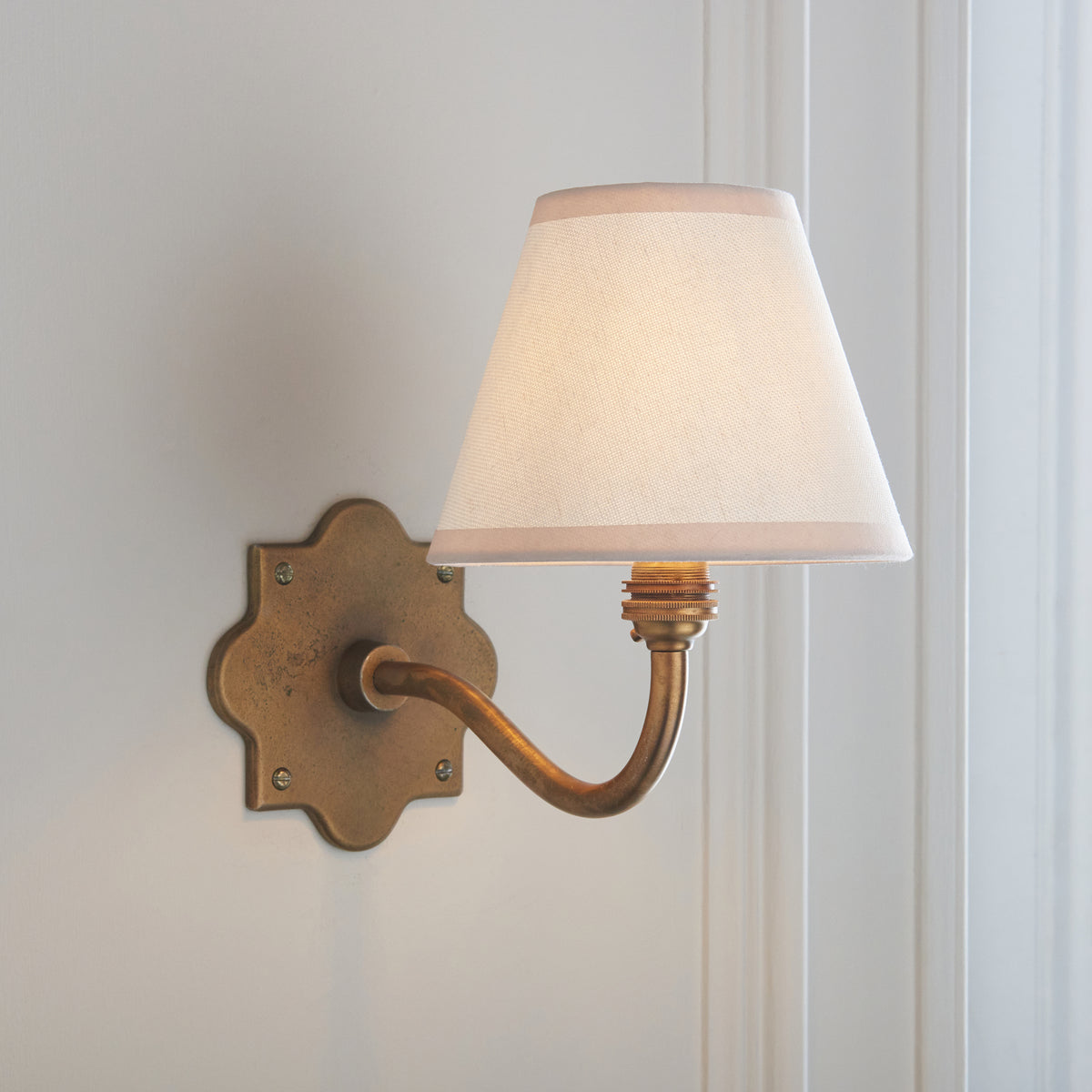 Endon Anvil Curve Wall Light - Antique Brass & Ivy 16cm Vintage White Fabric Shade - detail image 4