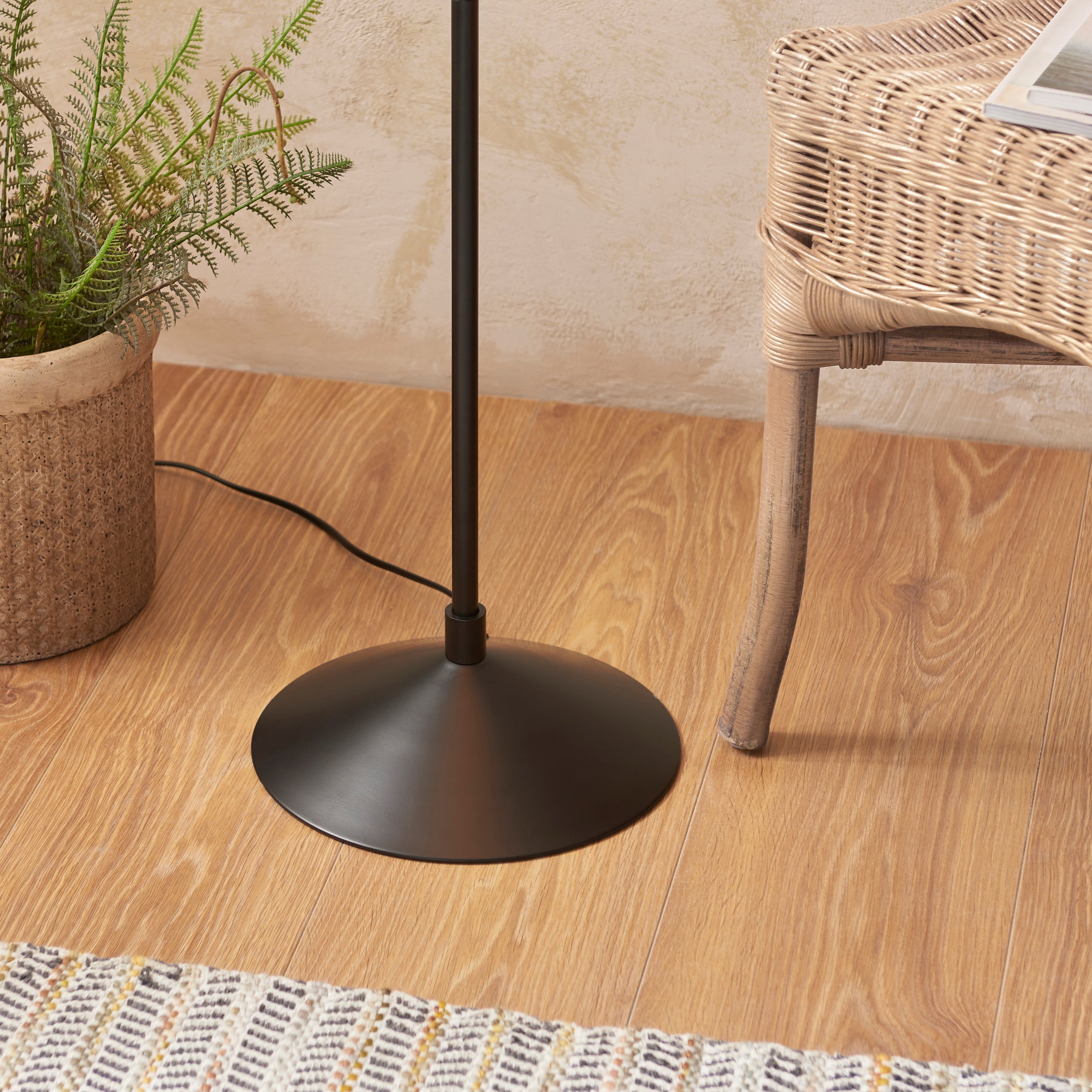 Endon Wriggle Single Light Floor - Matt Black & Natural Raffia