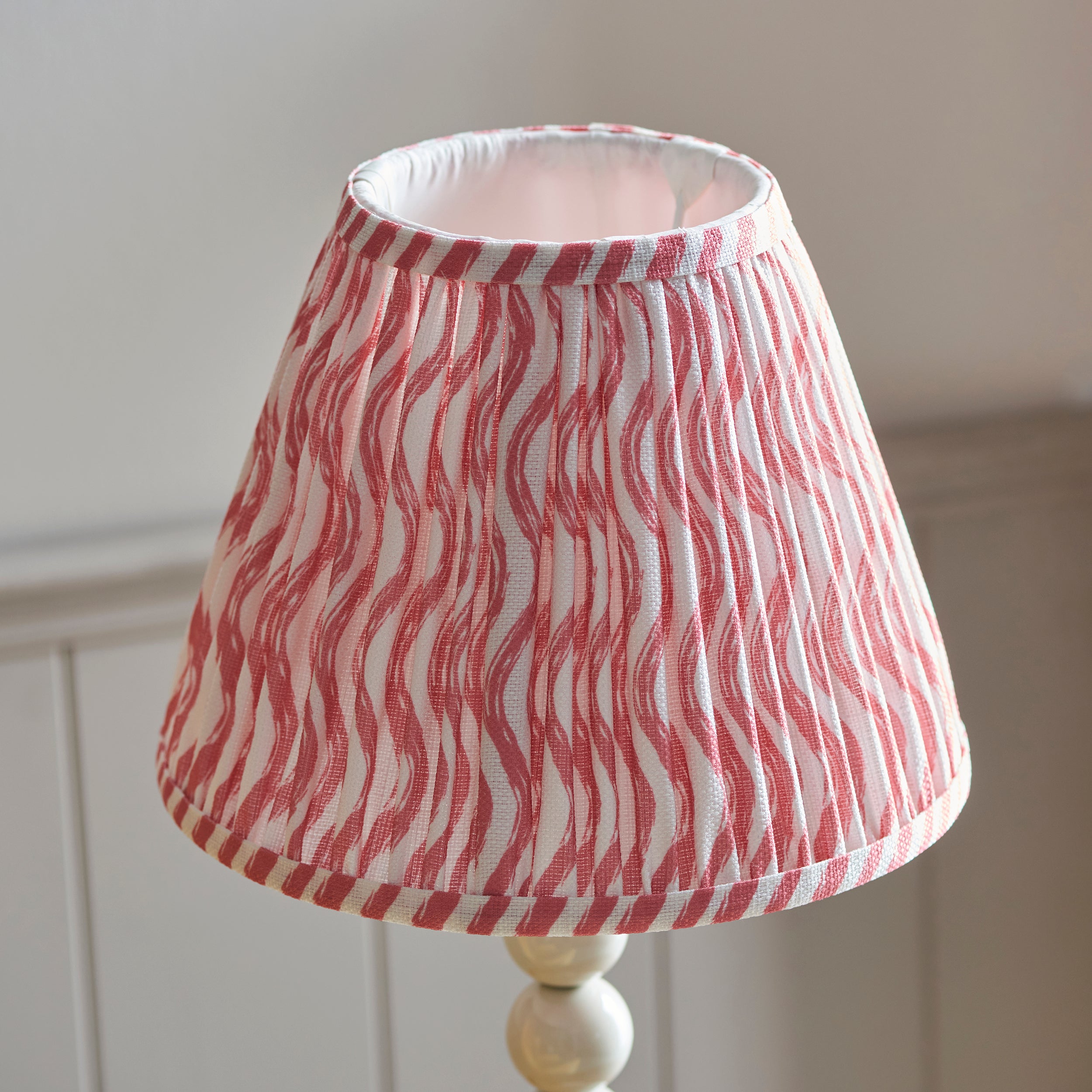 Endon Higgledy Gloss Almond White Table Lamp & Ripple 25cm Coral Pink Shade