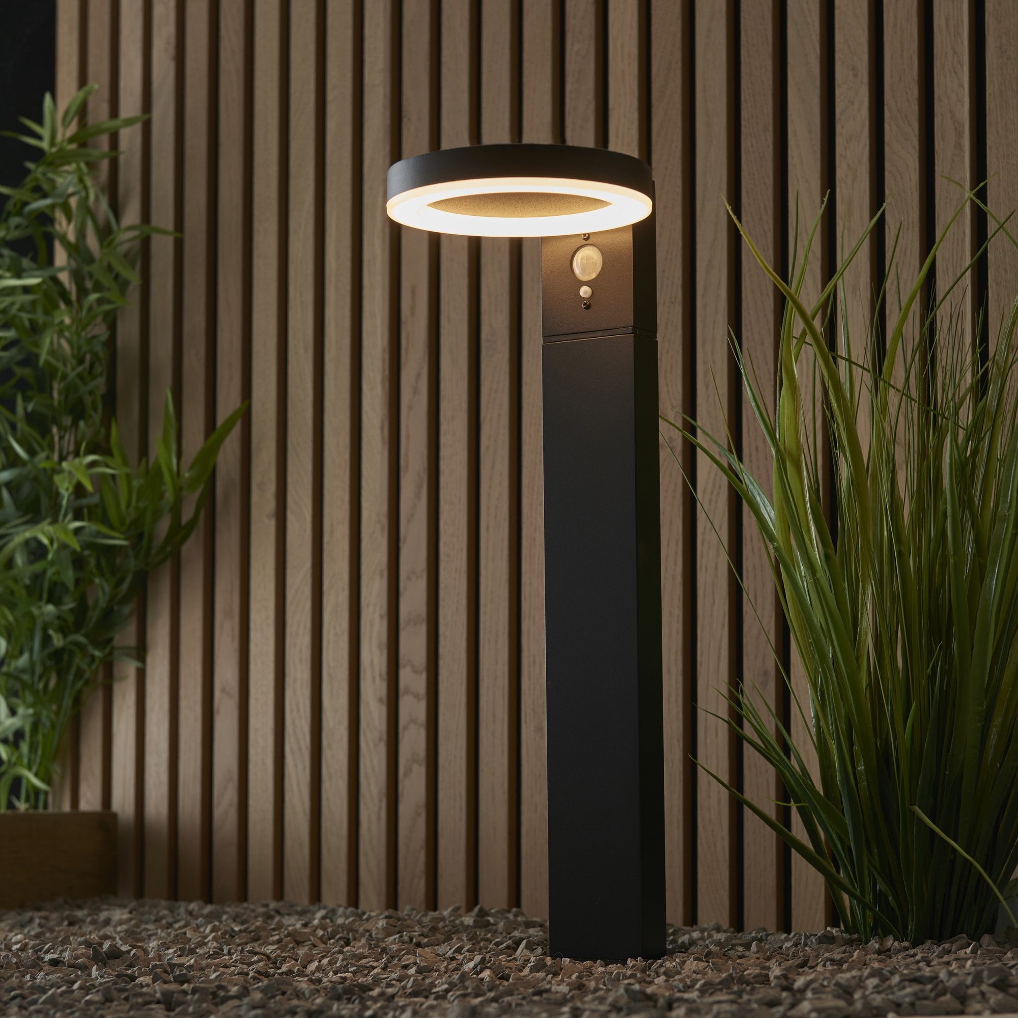 Endon Ebro Single Light Floor Lamp - Photocell And PIR - Solar - Textured Black & White Pc
