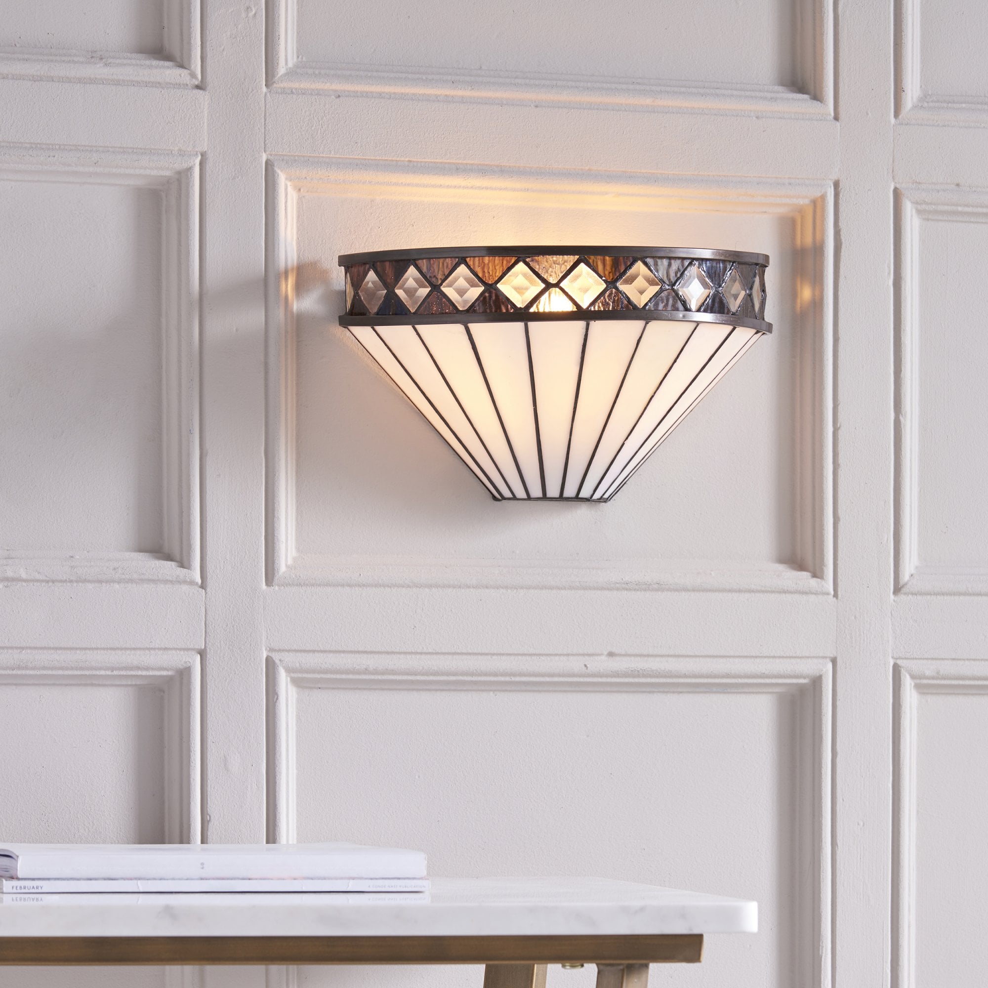Interiors 1900 Fargo Single Wall Fitting - Tiffany Glass