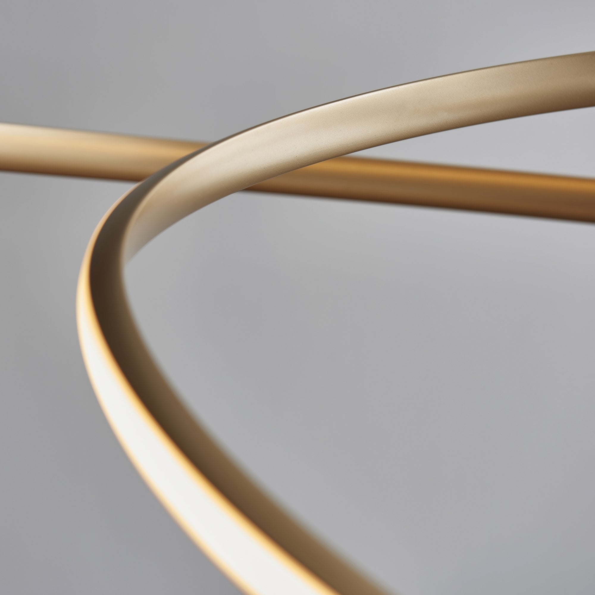Utopia Ribbon Hoop Pendant - Gold - Large