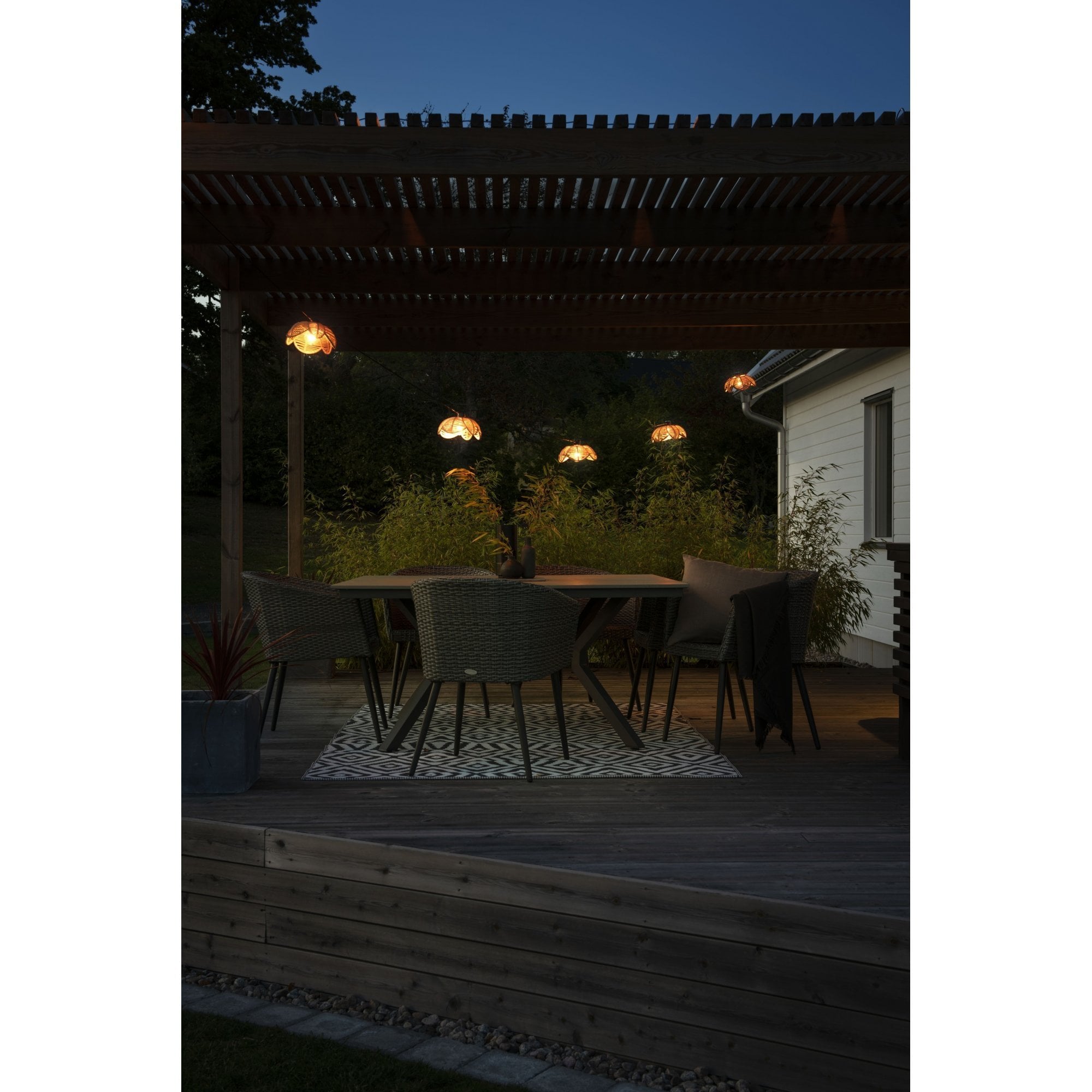 Konstsmide Festoon 9.15m Starter Set - 10 LED Bulbs - 2000K - Natural Flower Shades