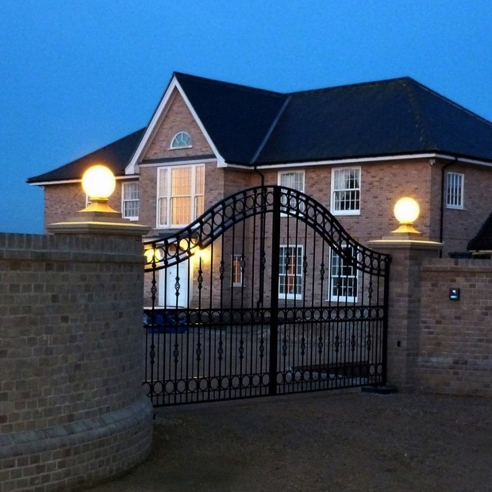 Stone Globe Finial Light - Sandstone - Mains