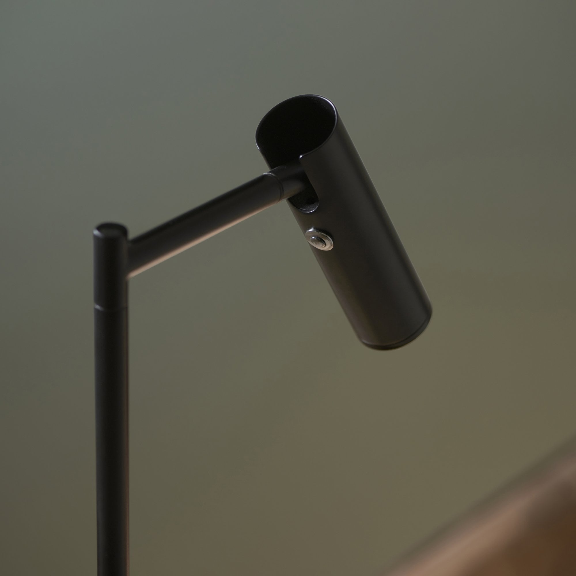 Endon Dedicated Reader Single Floor Light - Matt Black