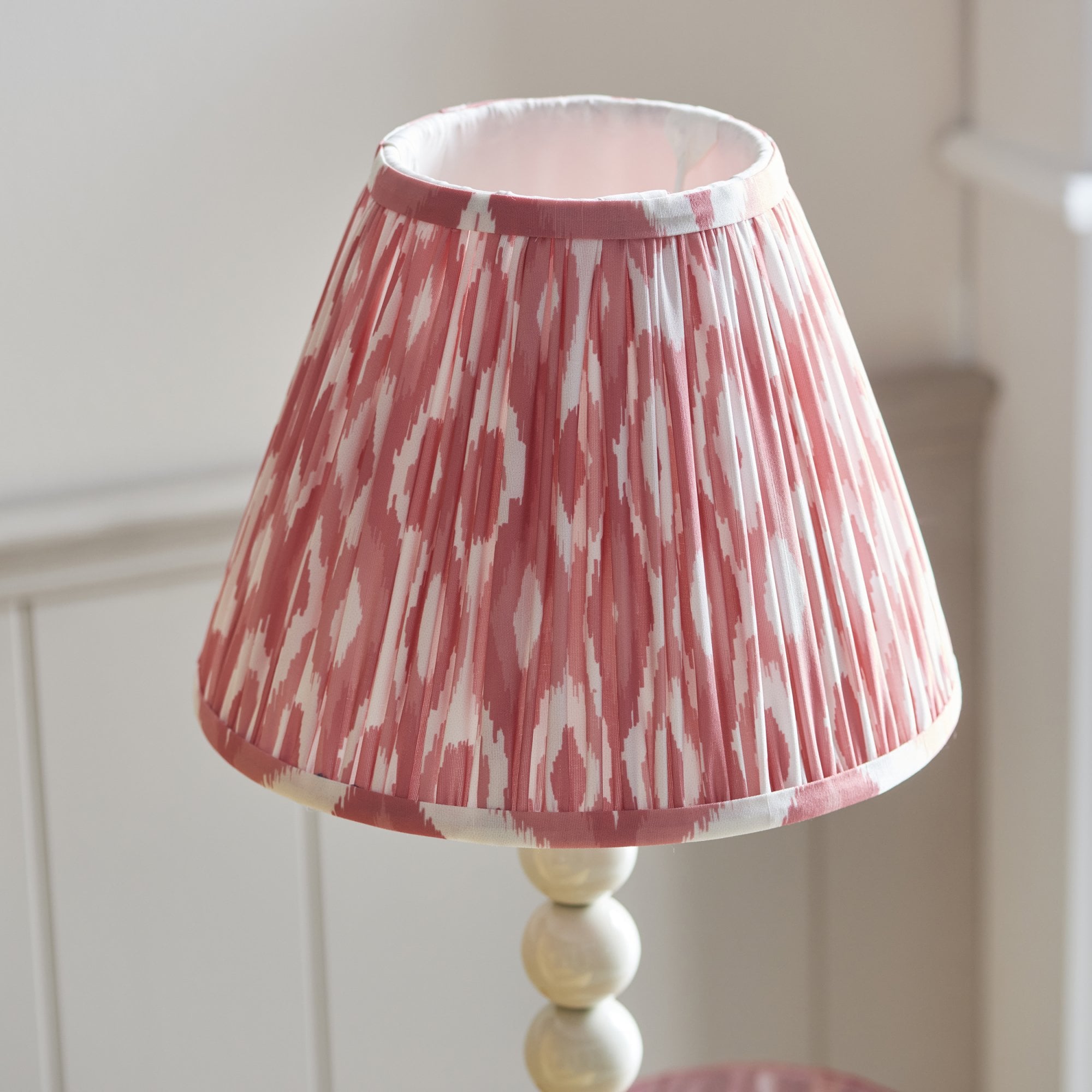 Endon Higgledy Gloss Almond White Table Lamp & Ikat 25cm Coral Pink Shade