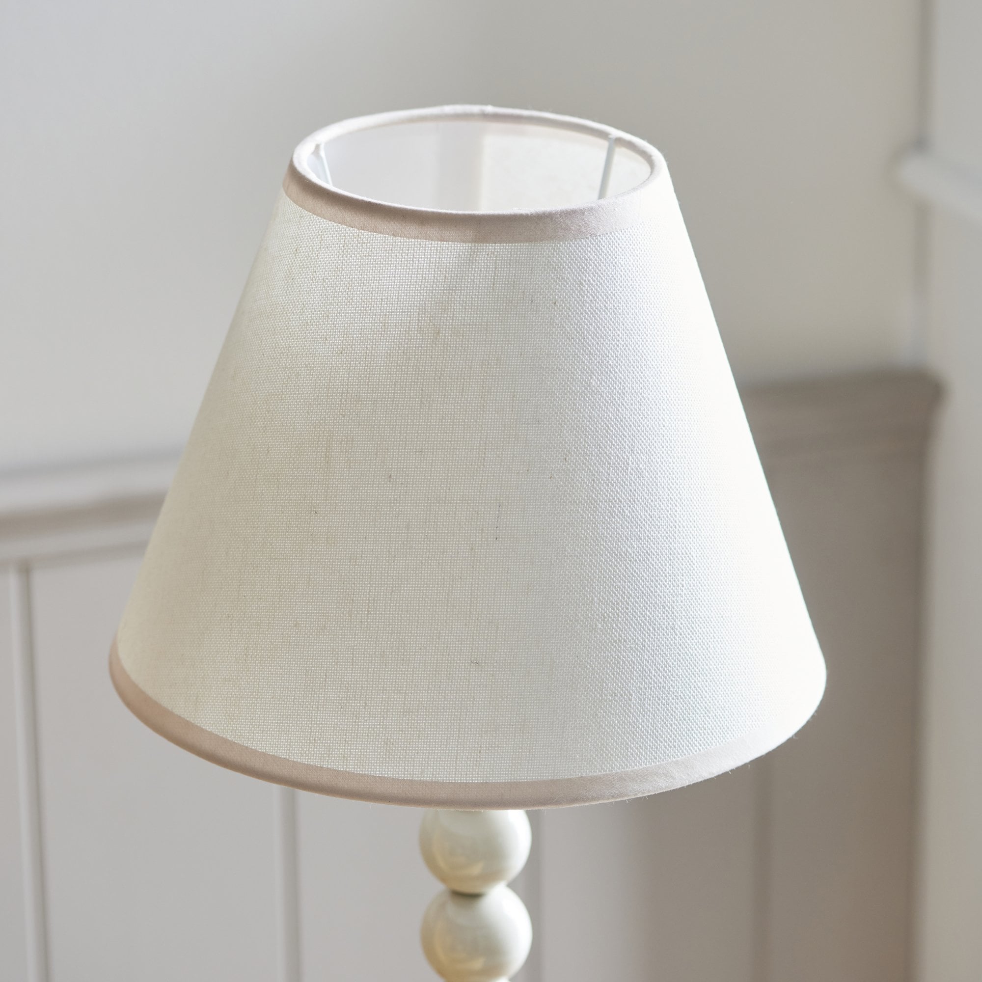 Endon Higgledy Gloss Almond White Table Lamp & Ivy 25cm Vintage White Shade