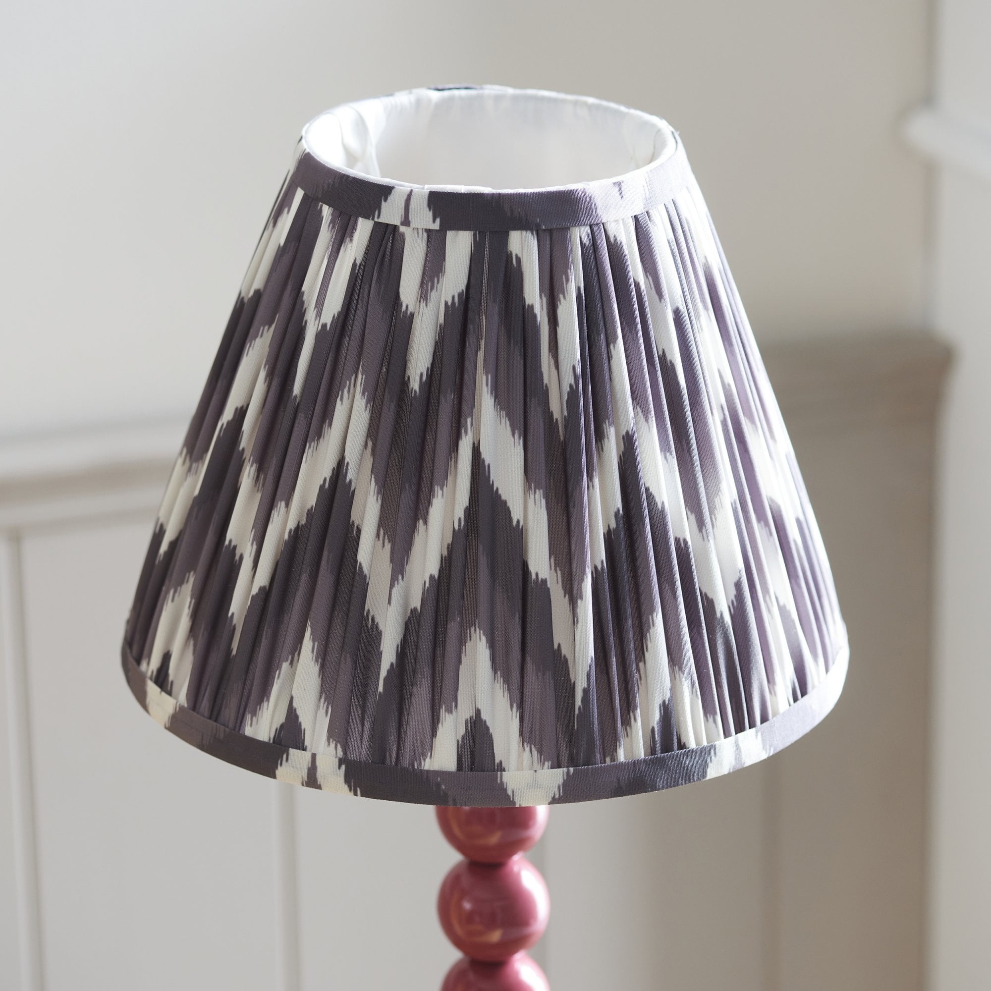 Endon Higgledy Gloss Pink Clay Table Lamp & Zigzag 25cm Pearl Grey Shade