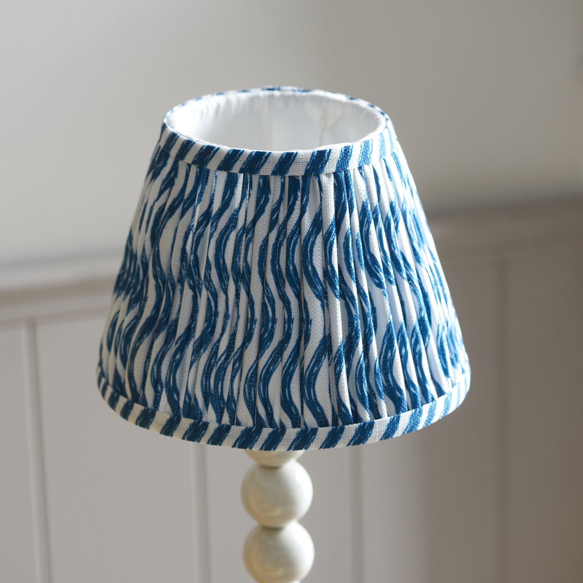 Endon Higgledy Gloss Almond White Table Lamp & Ripple 20cm Marlin Blue Shade