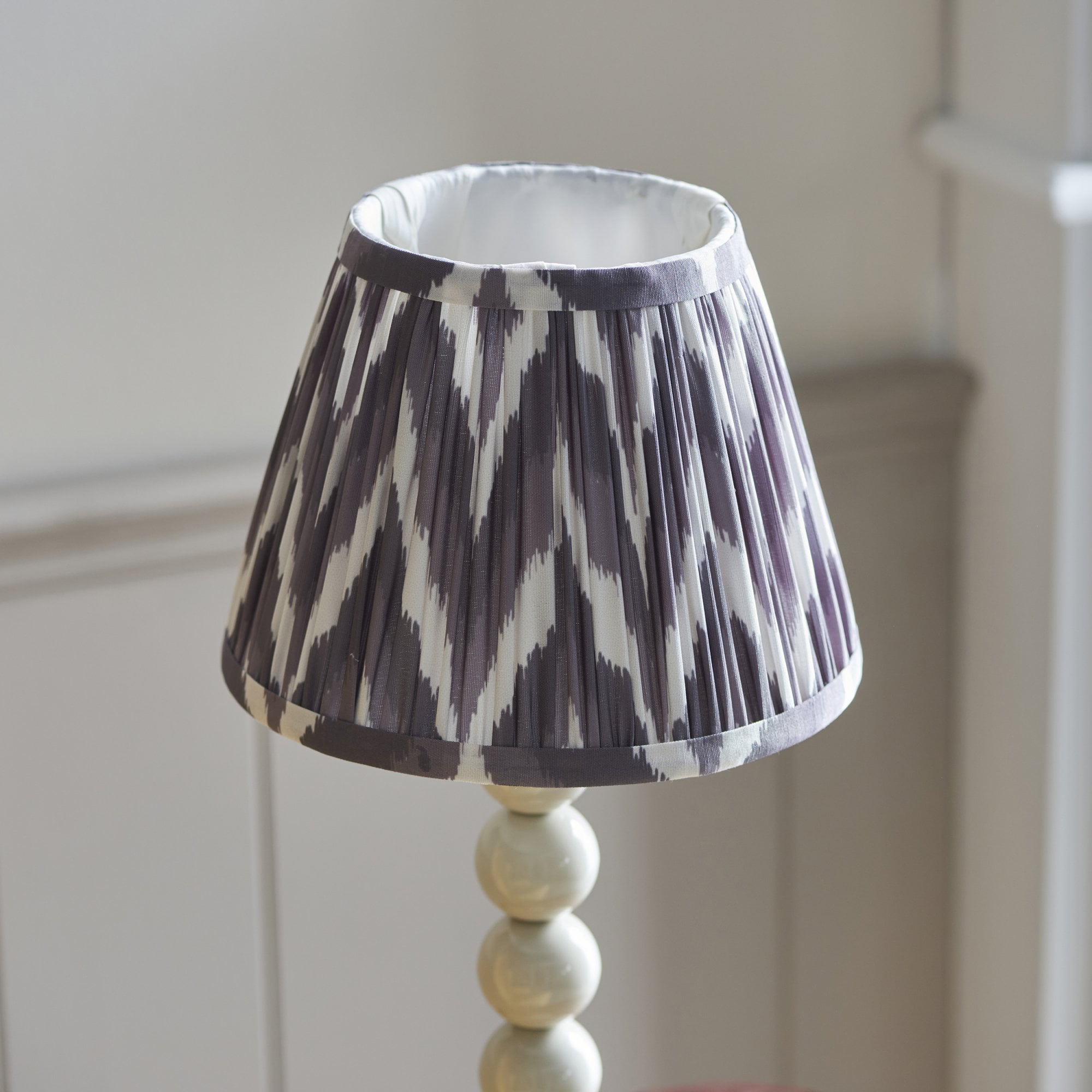 Endon Higgledy Gloss Almond White Table Lamp & Zigzag 20cm Pearl Grey Shade