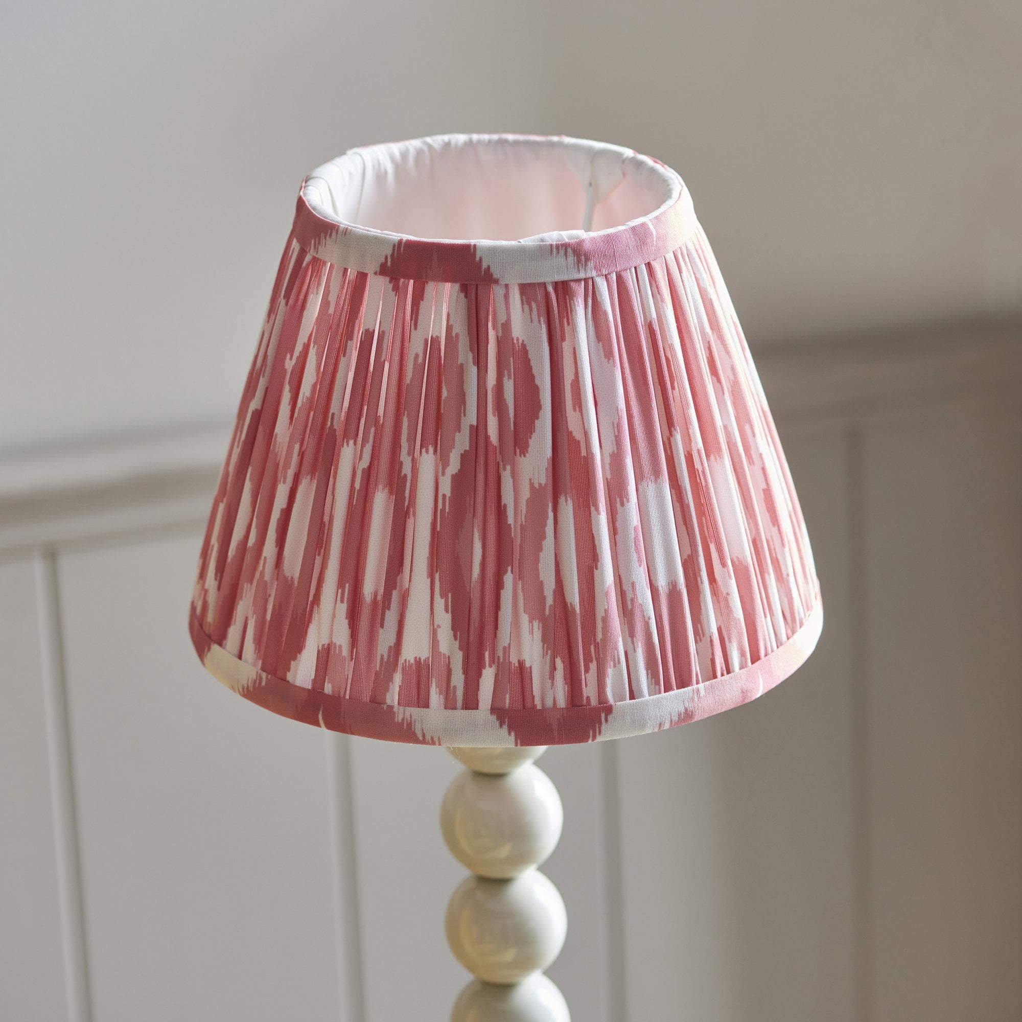 Endon Higgledy Gloss Almond White Table Lamp & Ikat 20cm Coral Pink Shade