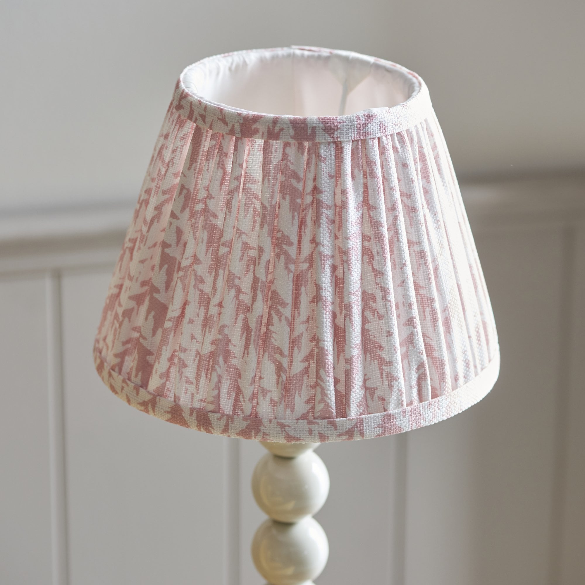 Endon Higgledy Gloss Almond White Table Lamp & Leaf 20cm Peachy Keen Shade