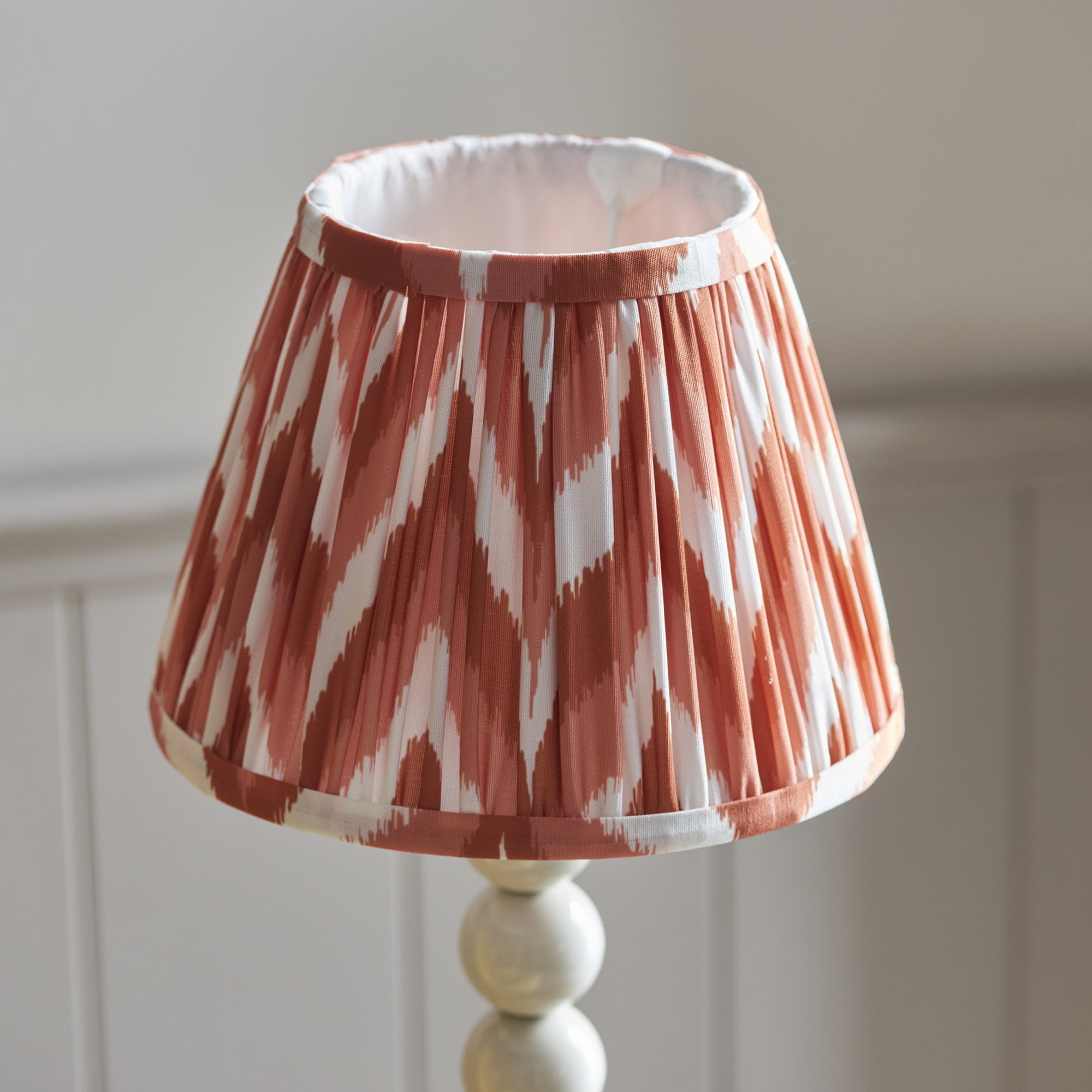 Endon Higgledy Gloss Almond White Table Lamp & Zigzag 20cm Apricot Orange Shade