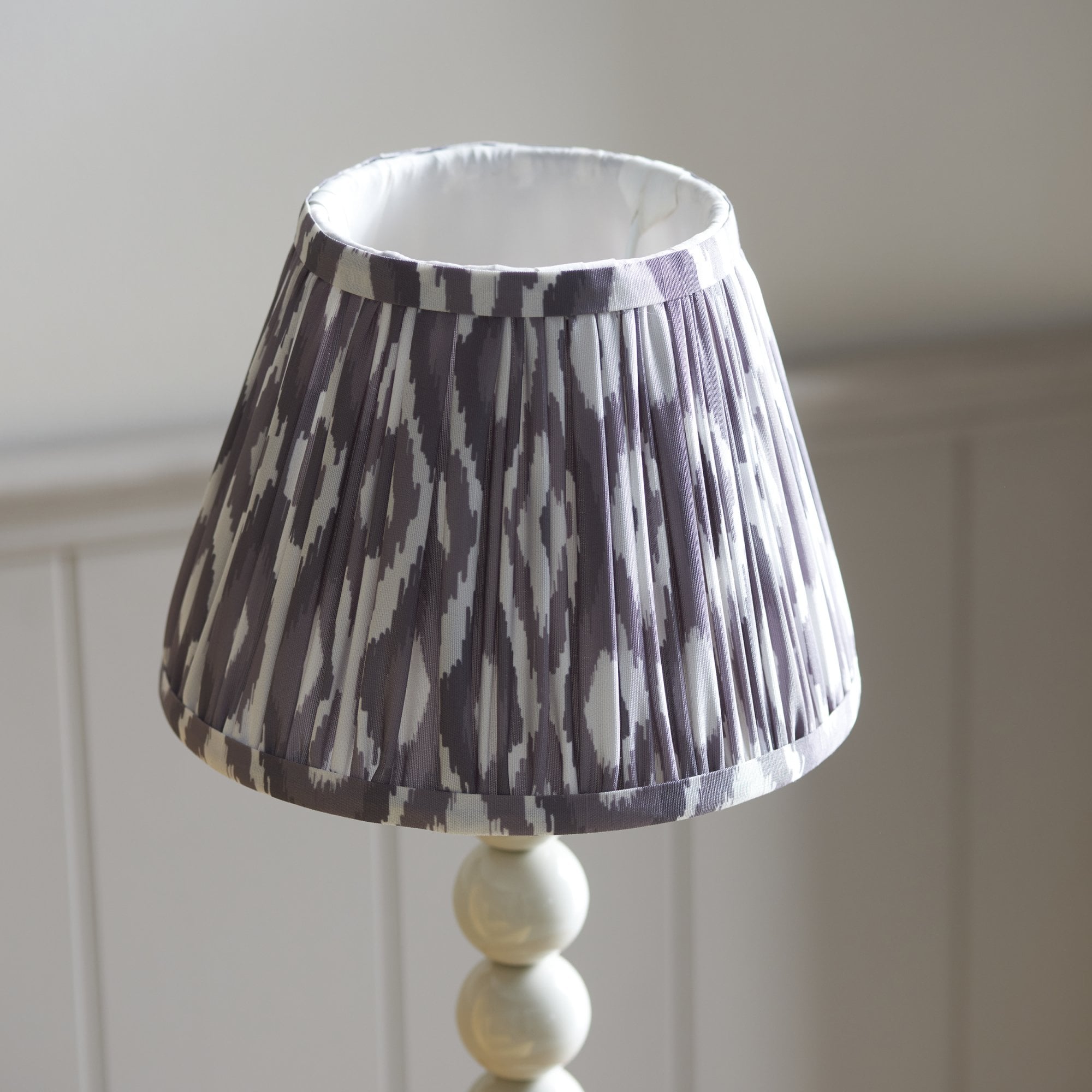Endon Higgledy Gloss Almond White Table Lamp & Ikat 20cm Pearl Grey Shade