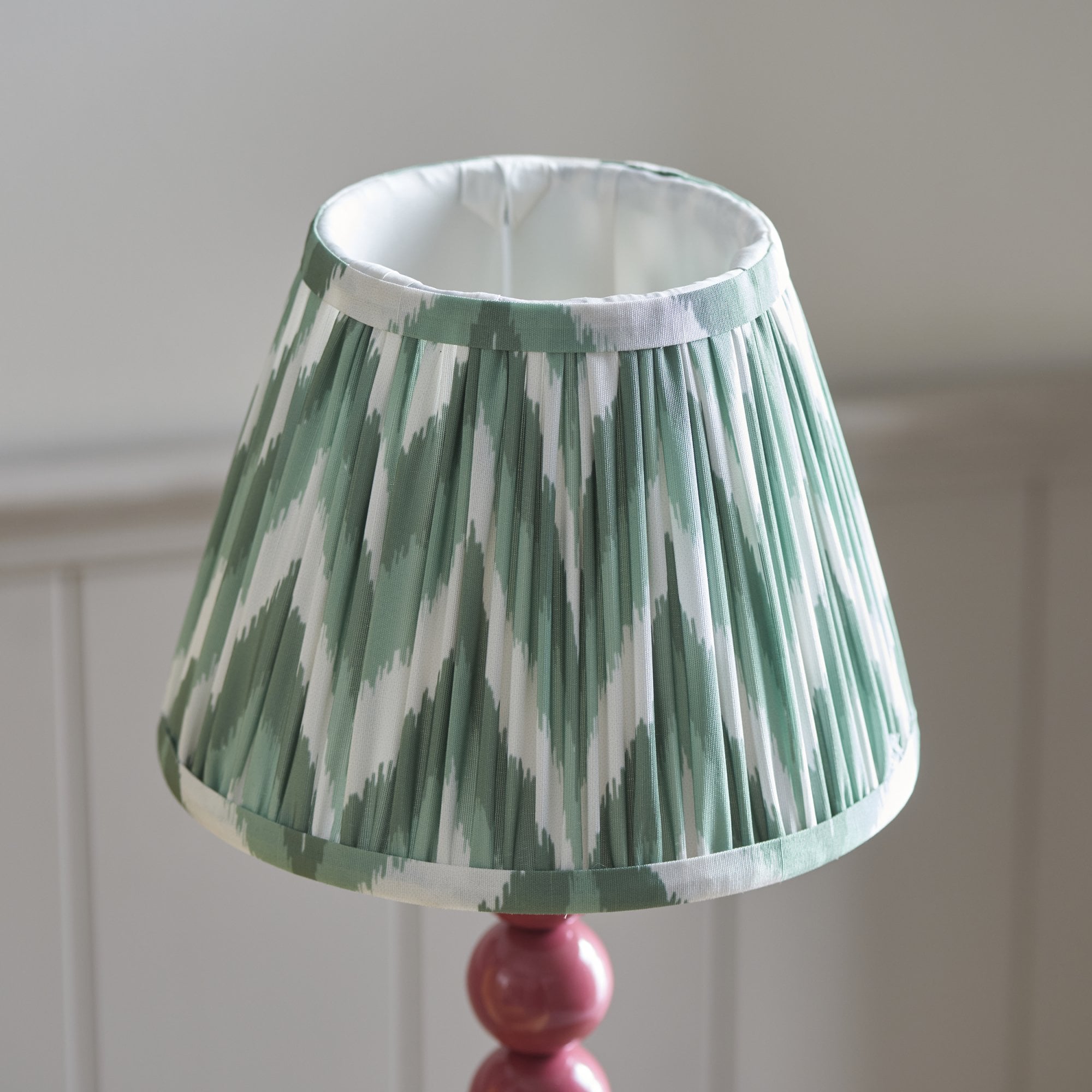Endon Higgledy Gloss Pink Clay Table Lamp & Zigzag 20cm Cotswold Green Shade