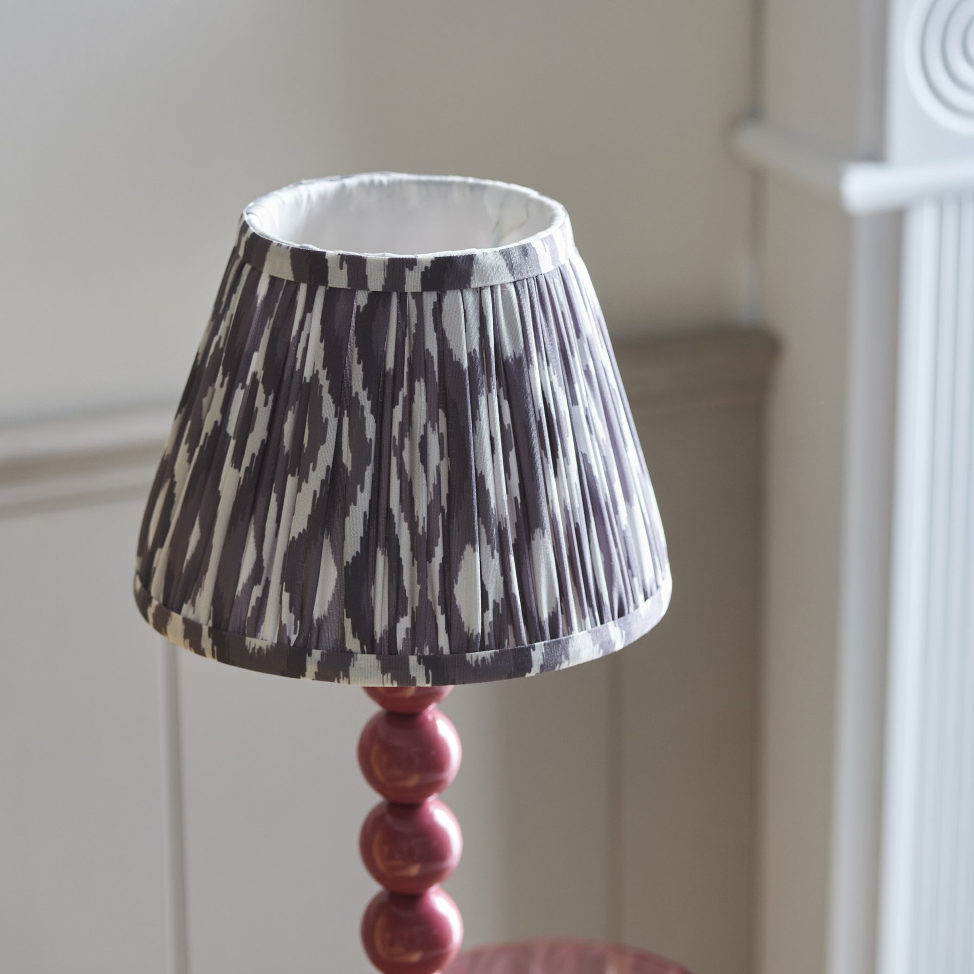 Endon Higgledy Gloss Pink Clay Table Lamp & Ikat 20cm Pearl Grey Shade