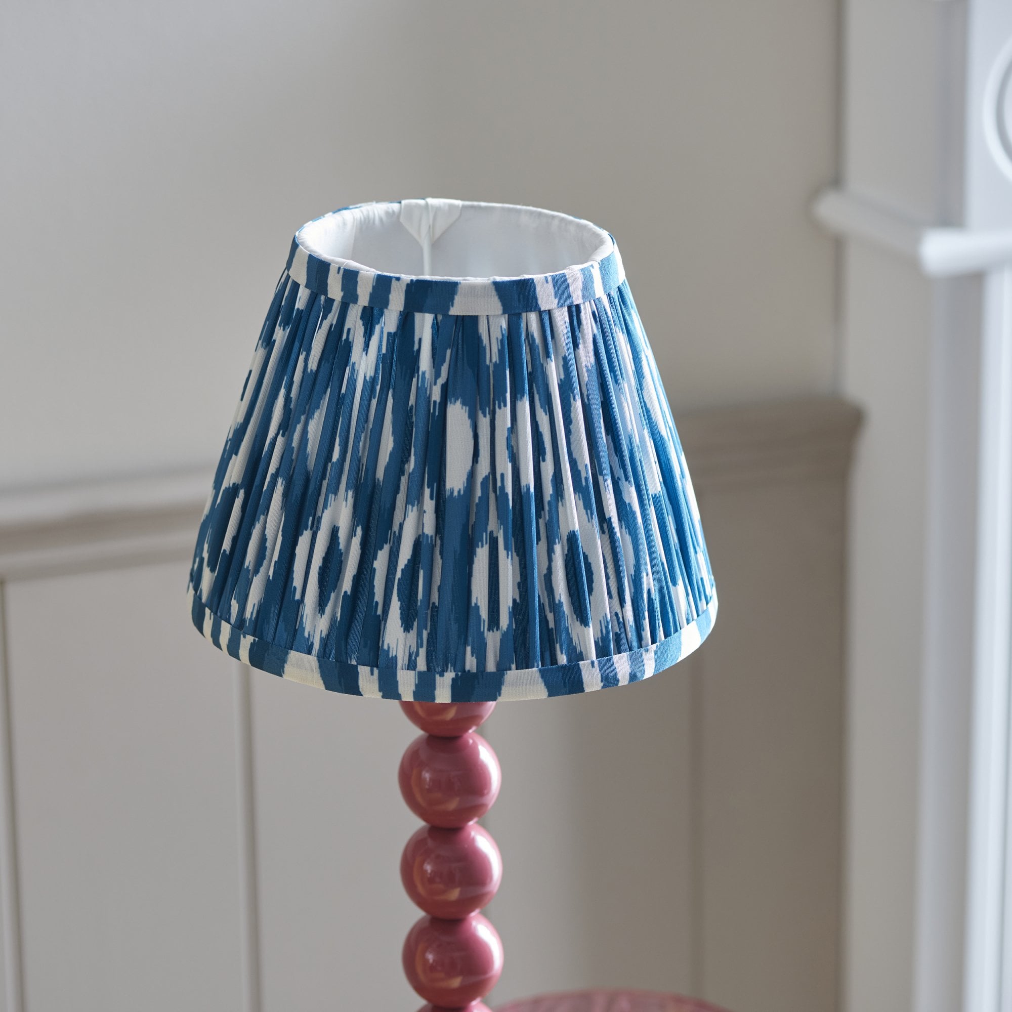 Endon Higgledy Gloss Pink Clay Table Lamp & Ikat 20cm Marlin Blue Shade