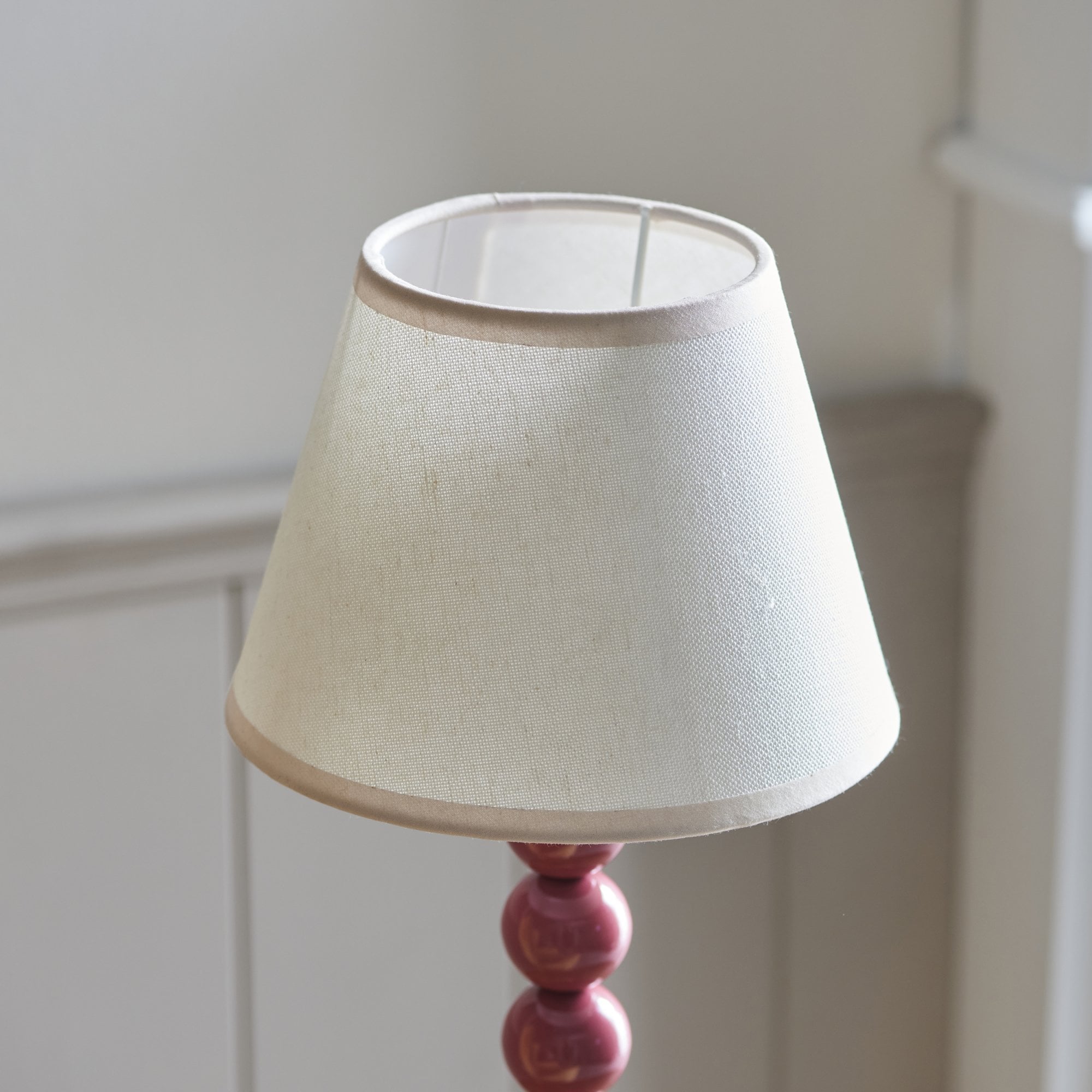 Endon Higgledy Gloss Pink Clay Table Lamp & Ivy 20cm Vintage White Shade