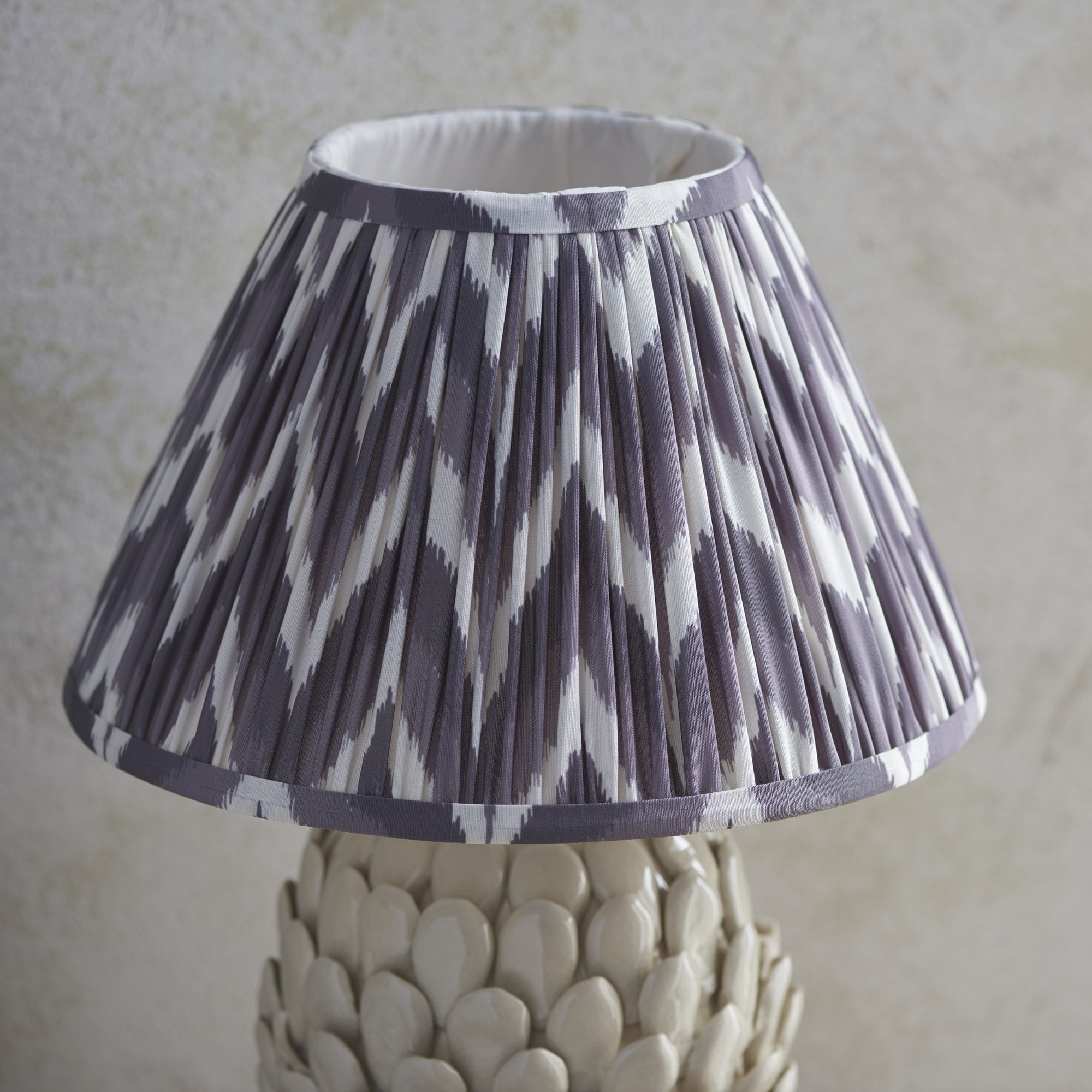 Endon Layered Leaf Ivory Crackle Glaze Ceramic Table Lamp & Zigzag 30cm Pearl Grey Shade