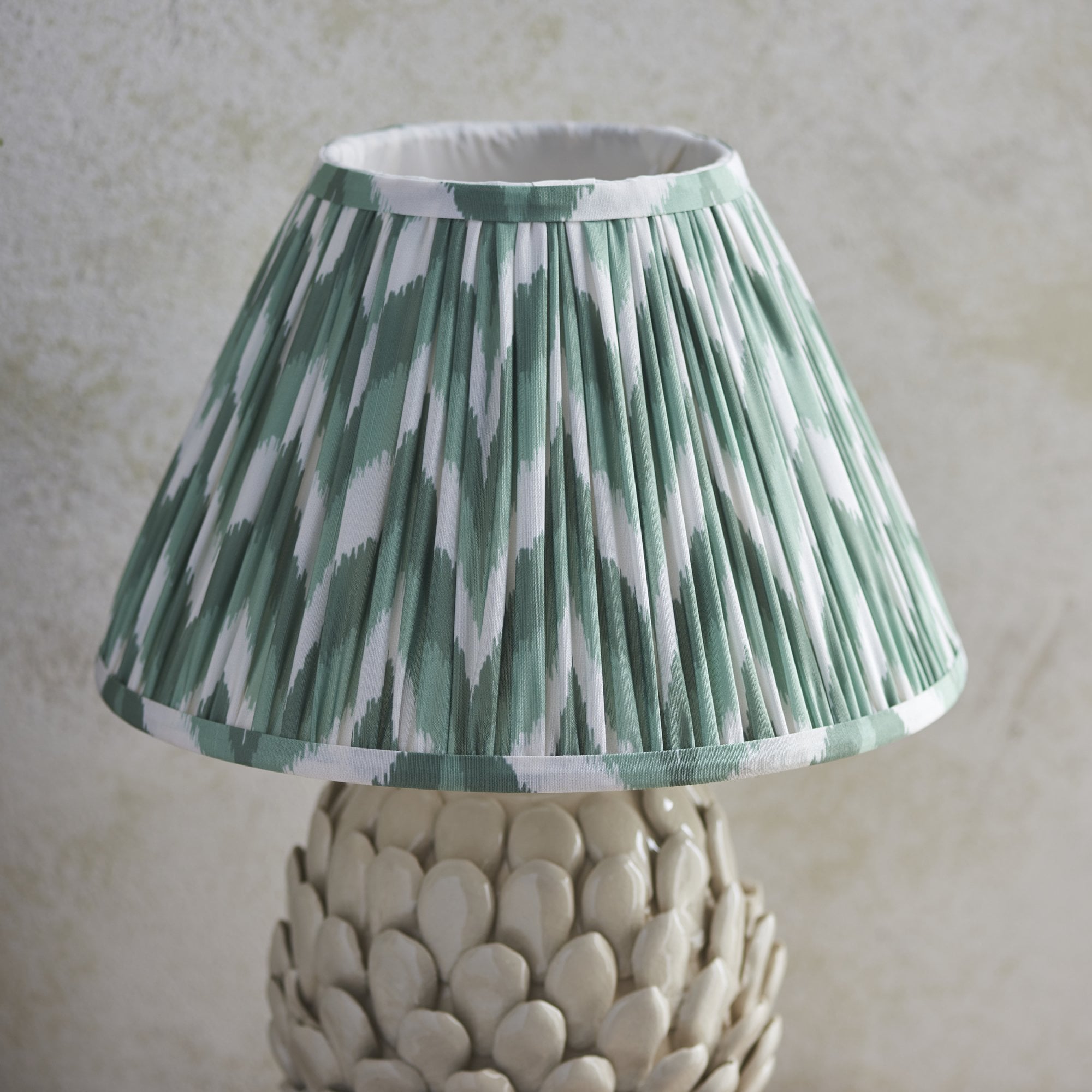 Endon Layered Leaf Ivory Crackle Glaze Ceramic Table Lamp & Zigzag 30cm Cotswold Green Shade
