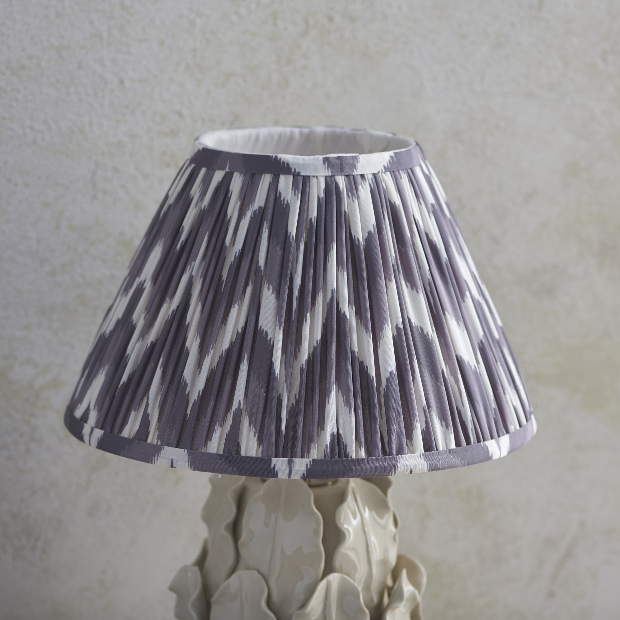 Endon Layered Decorative Leaf Ivory Crackle Glaze Ceramic Table Lamp & Zigzag 30cm Pearl Grey Shade