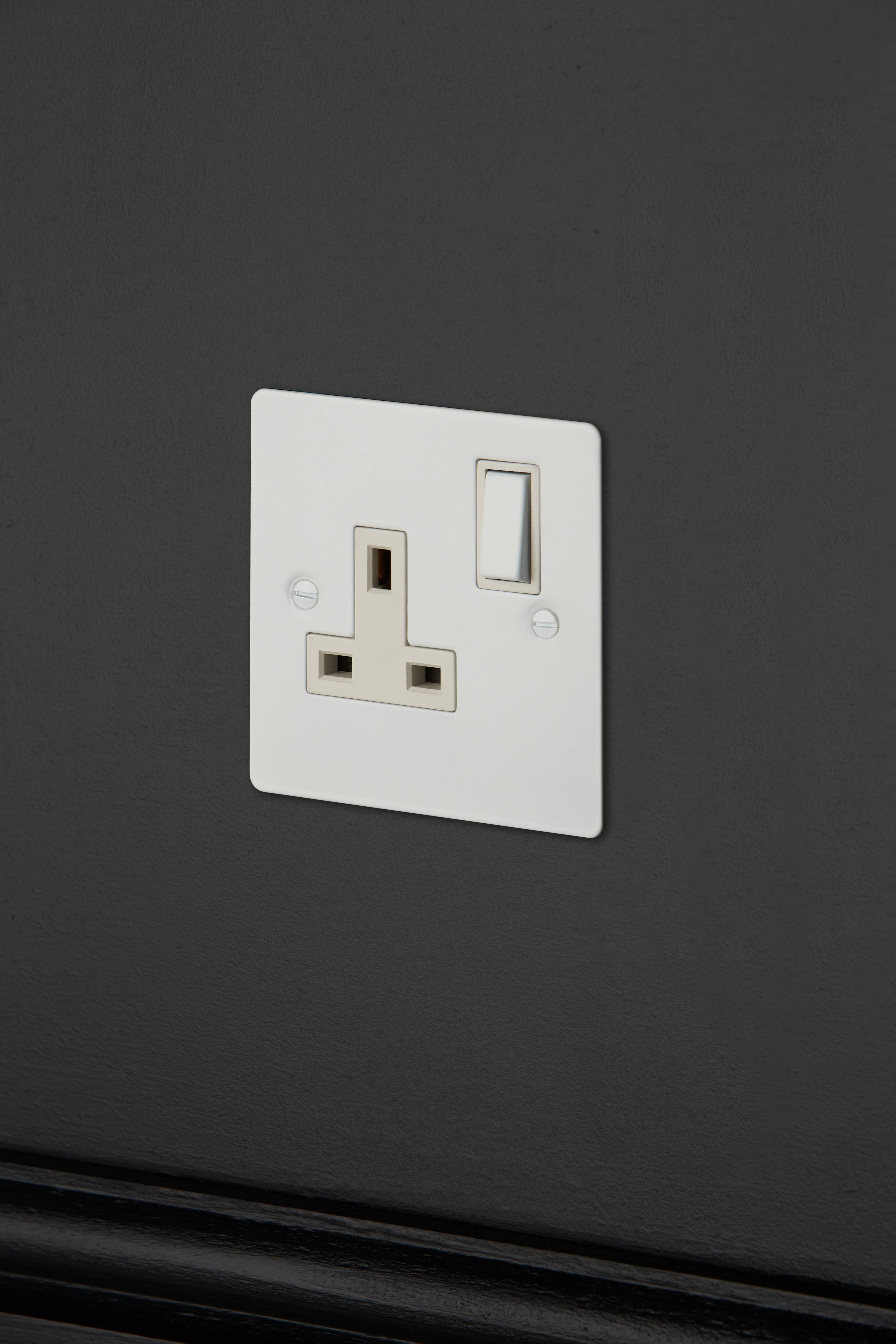 Buster + Punch 1G UK Plug Socket
