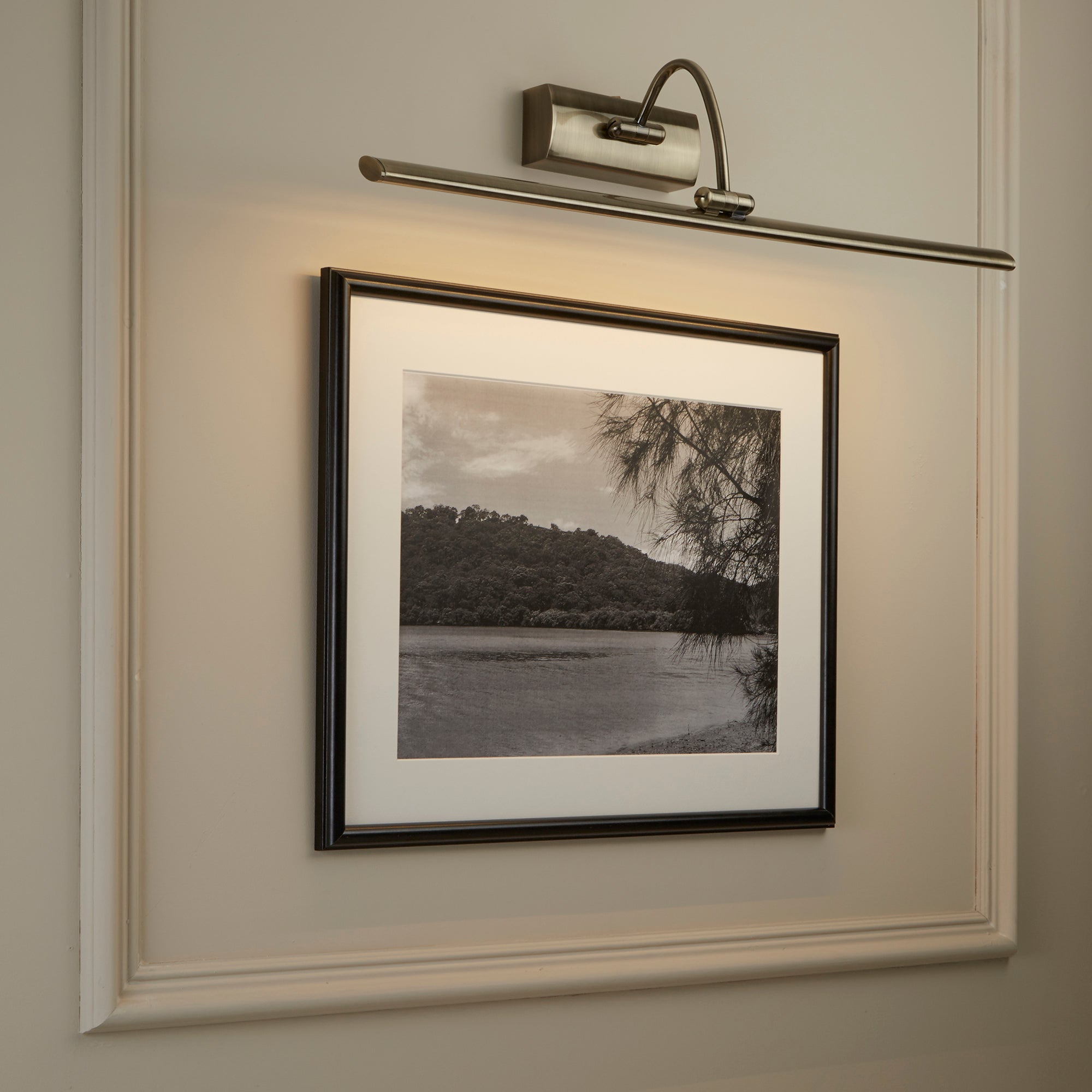 Searchlight Angela Antique Brass 81 LED Picture Light With Adjustable Head