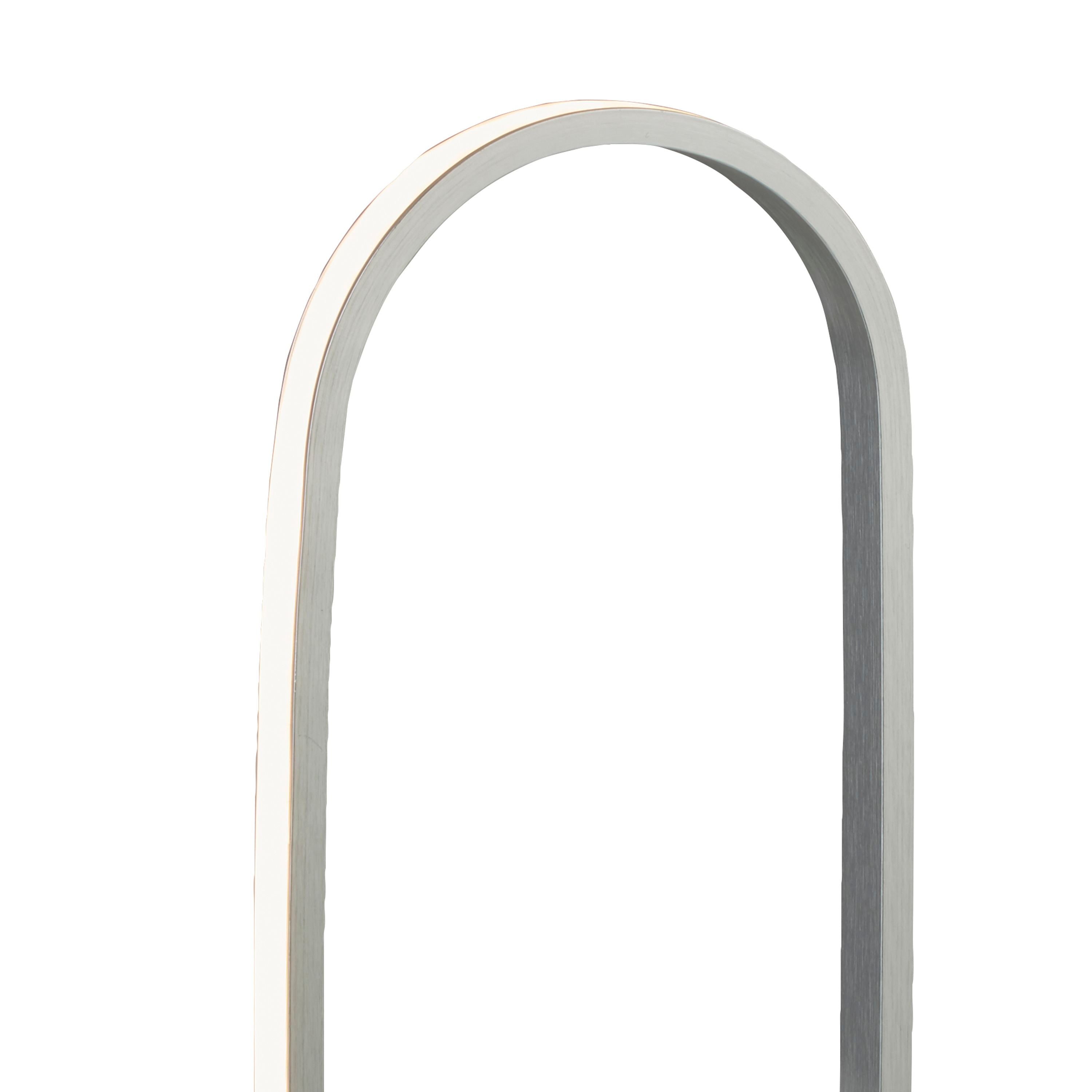 Close up of the curved top edge of the Liner ring showing the chrome and brushed aluminium finish