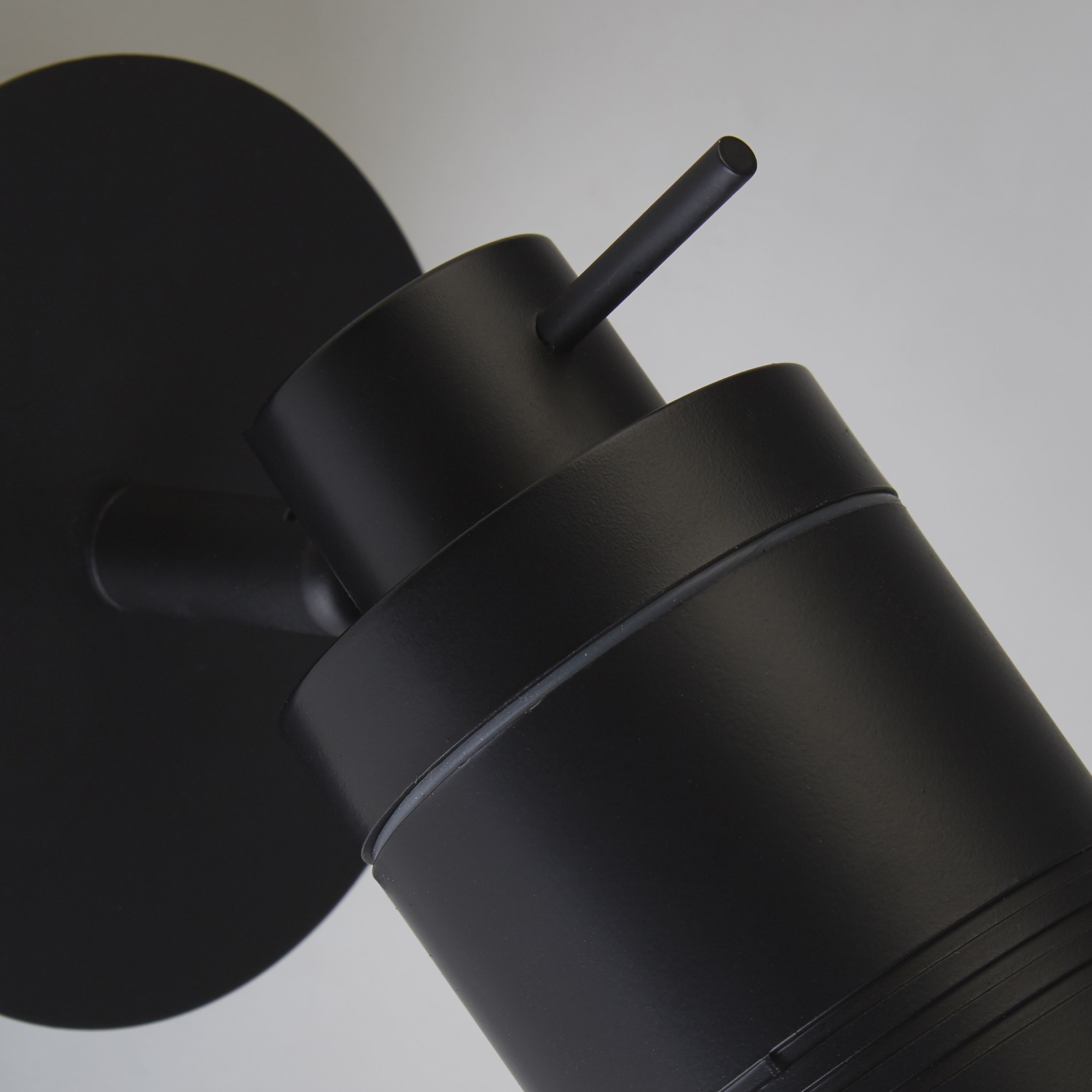 Close up of the adjustable spotlight head and mounting arm on the Samson spotlight in black