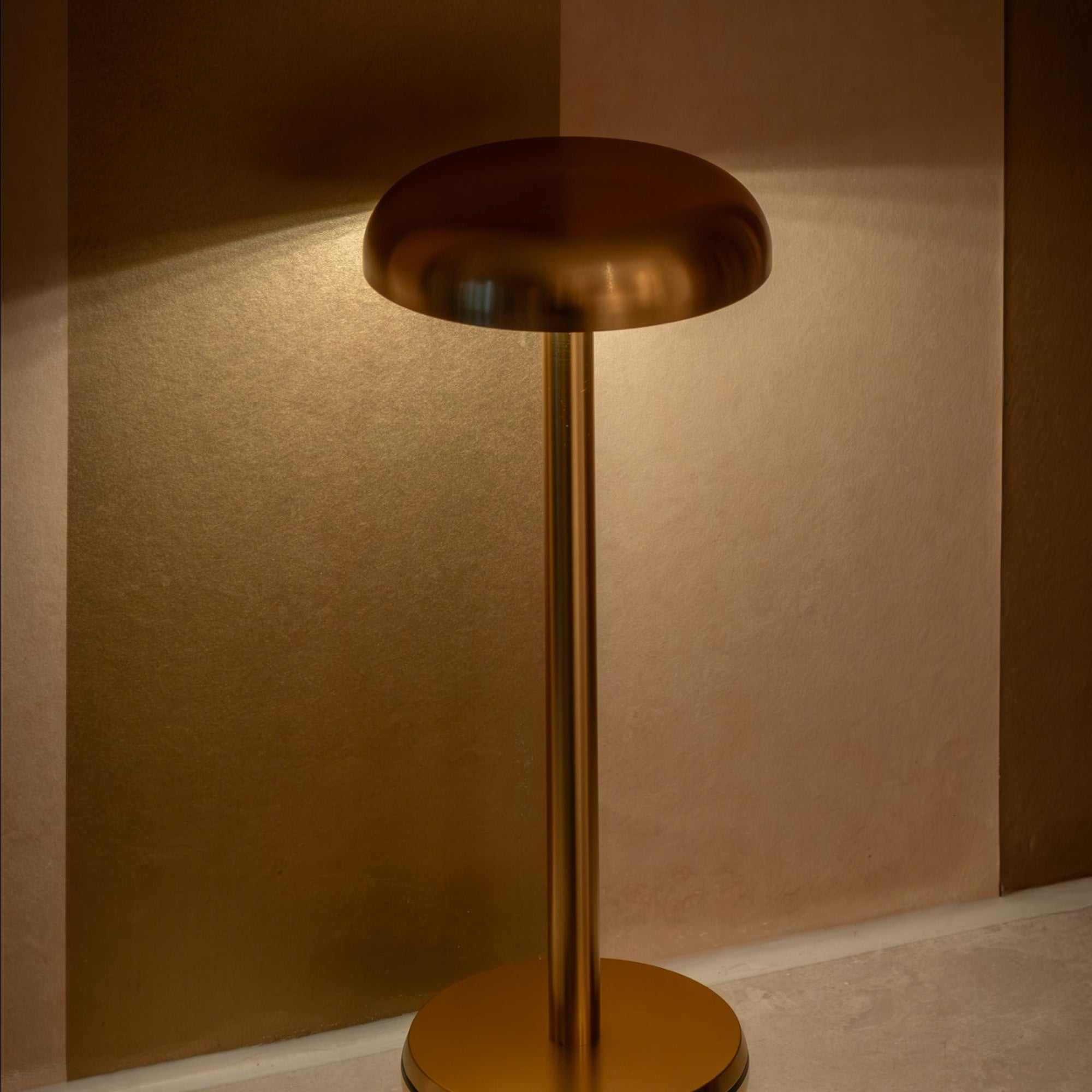 Humble Air Table Light - Gold