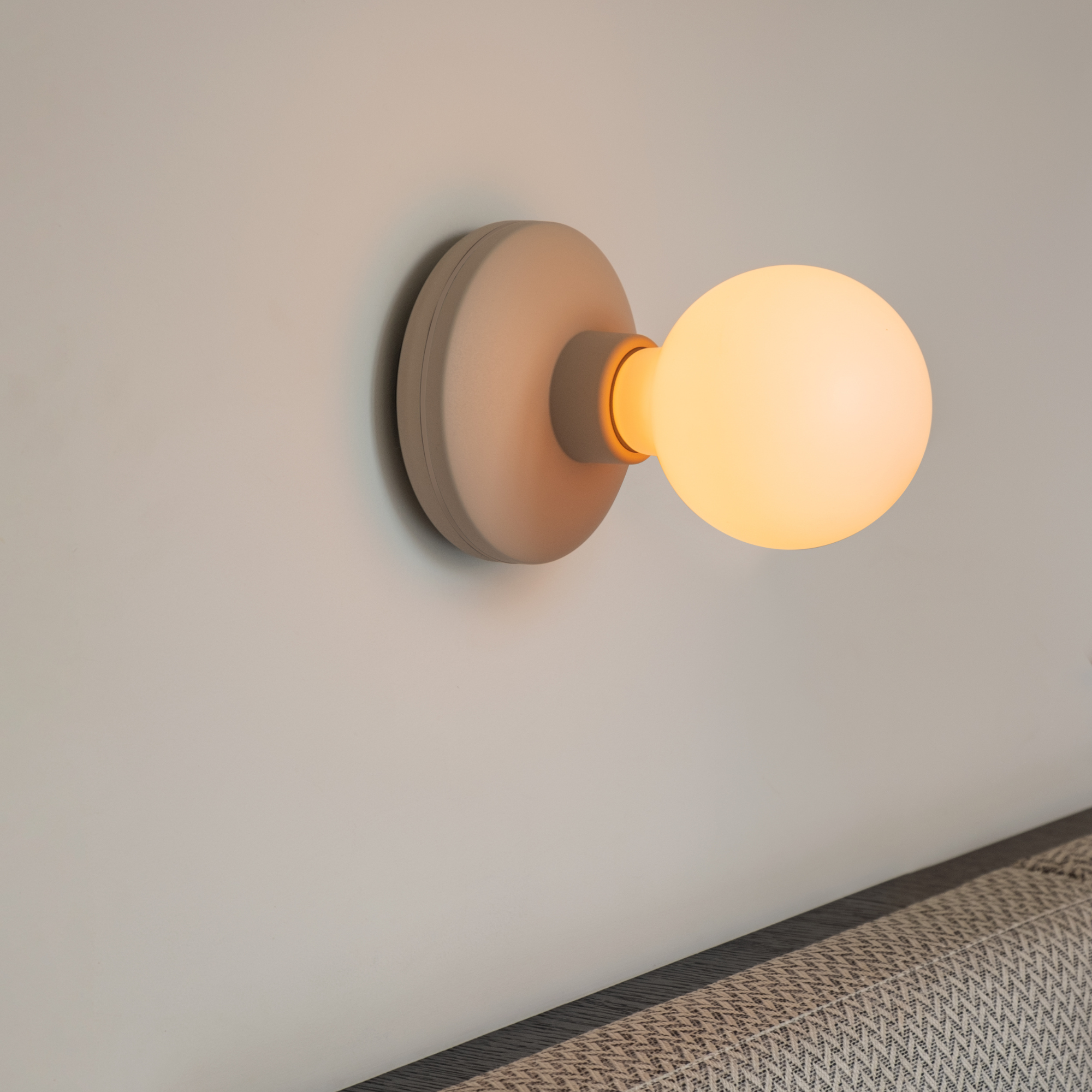 Humble Bee Wall Light - Beige & Frosted Bulb