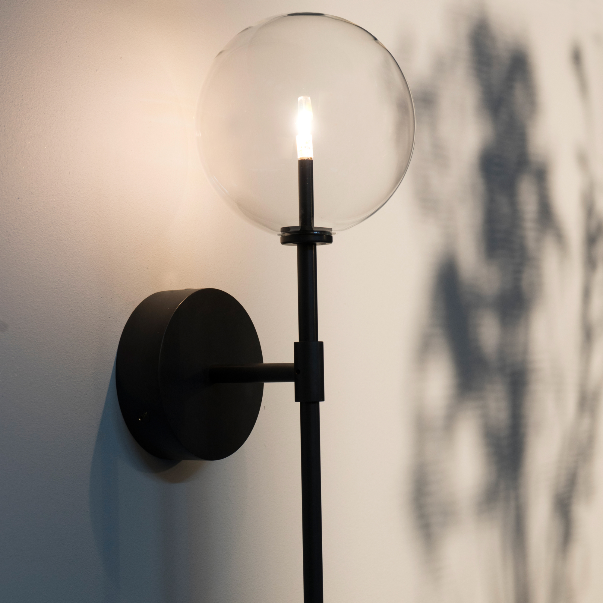 Schwung Dawn Single Wall Sconce Light - Transparent Glass