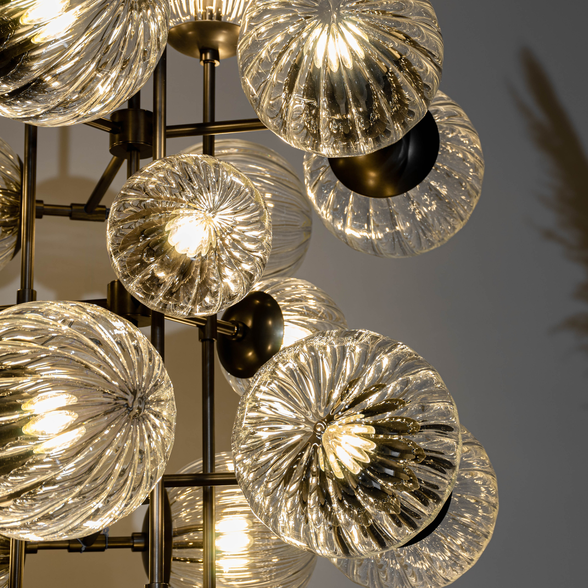 Schwung Glow 21 Light Chandelier - Dries Ribbon Glass