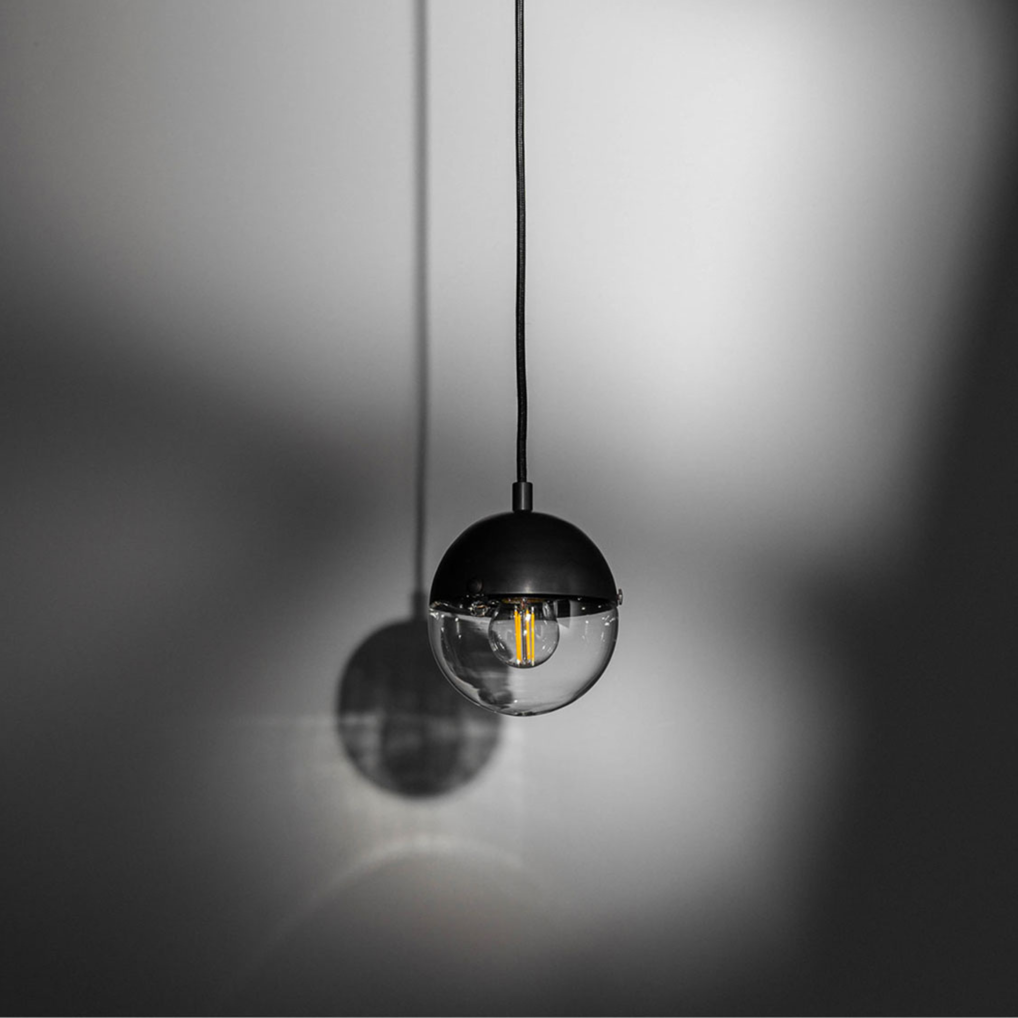 Schwung Molecule Single Pendant - Transparent Glass