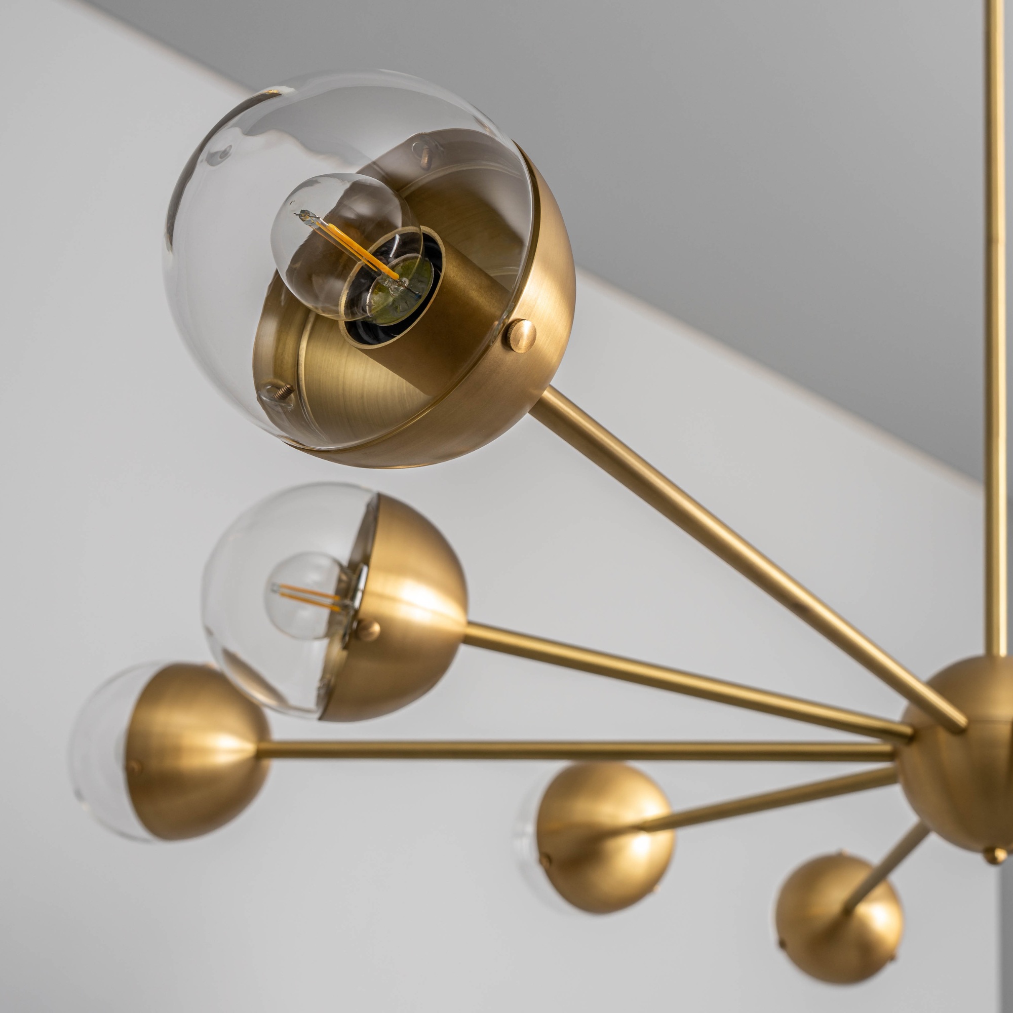 Schwung Molecule Spark Round 10 Light Chandelier - Transparent Glass