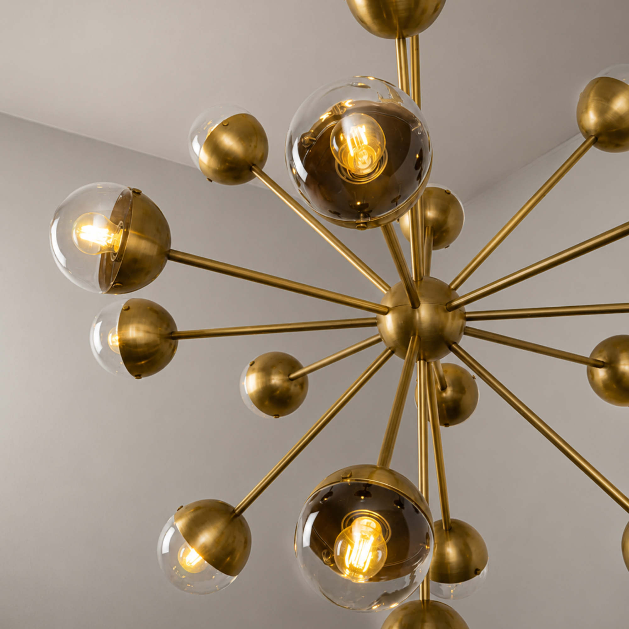 Schwung Molecule Spark Round 17 Light Chandelier - Transparent Glass