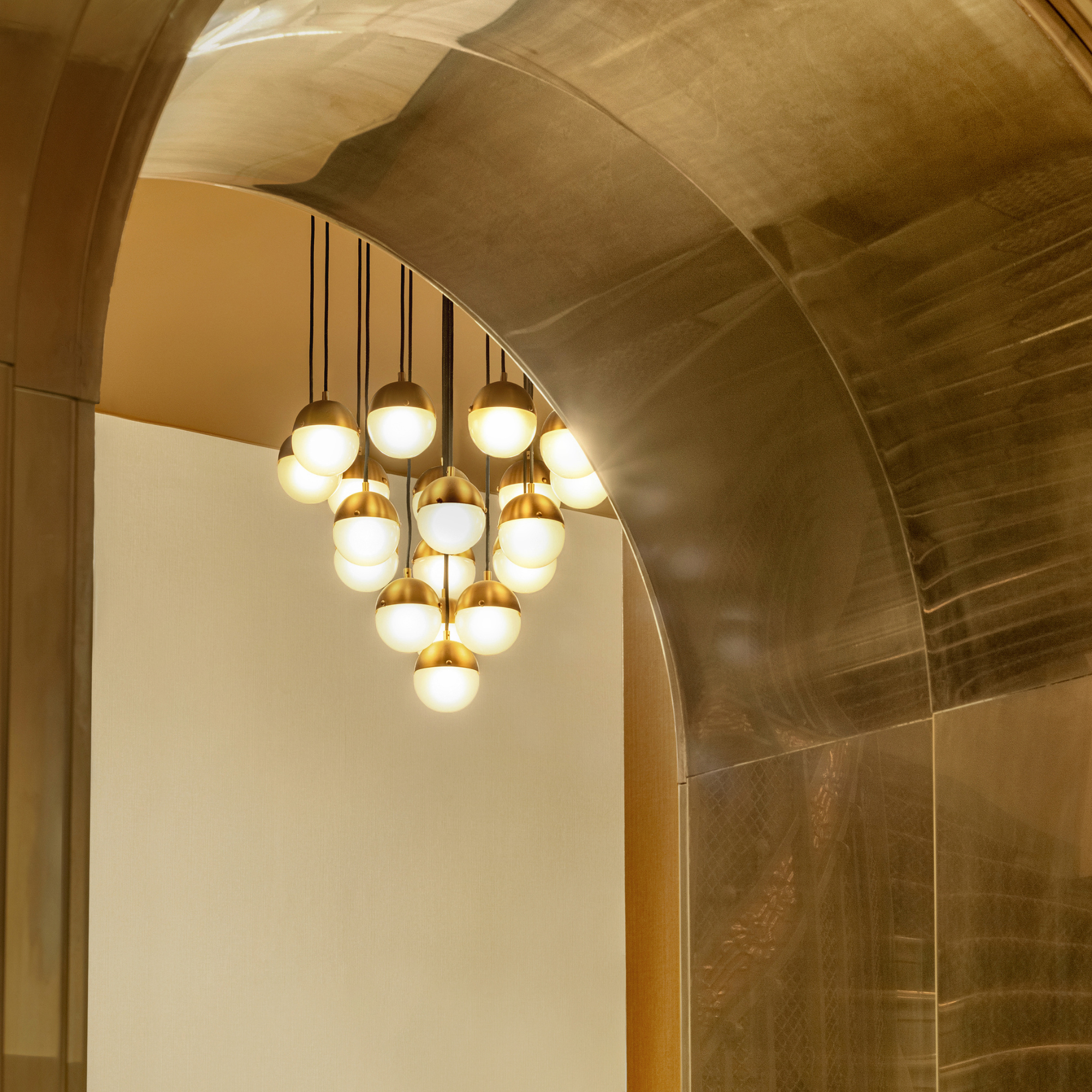 Schwung Molecule Cluster 19 Light Chandelier - Frosted Glass