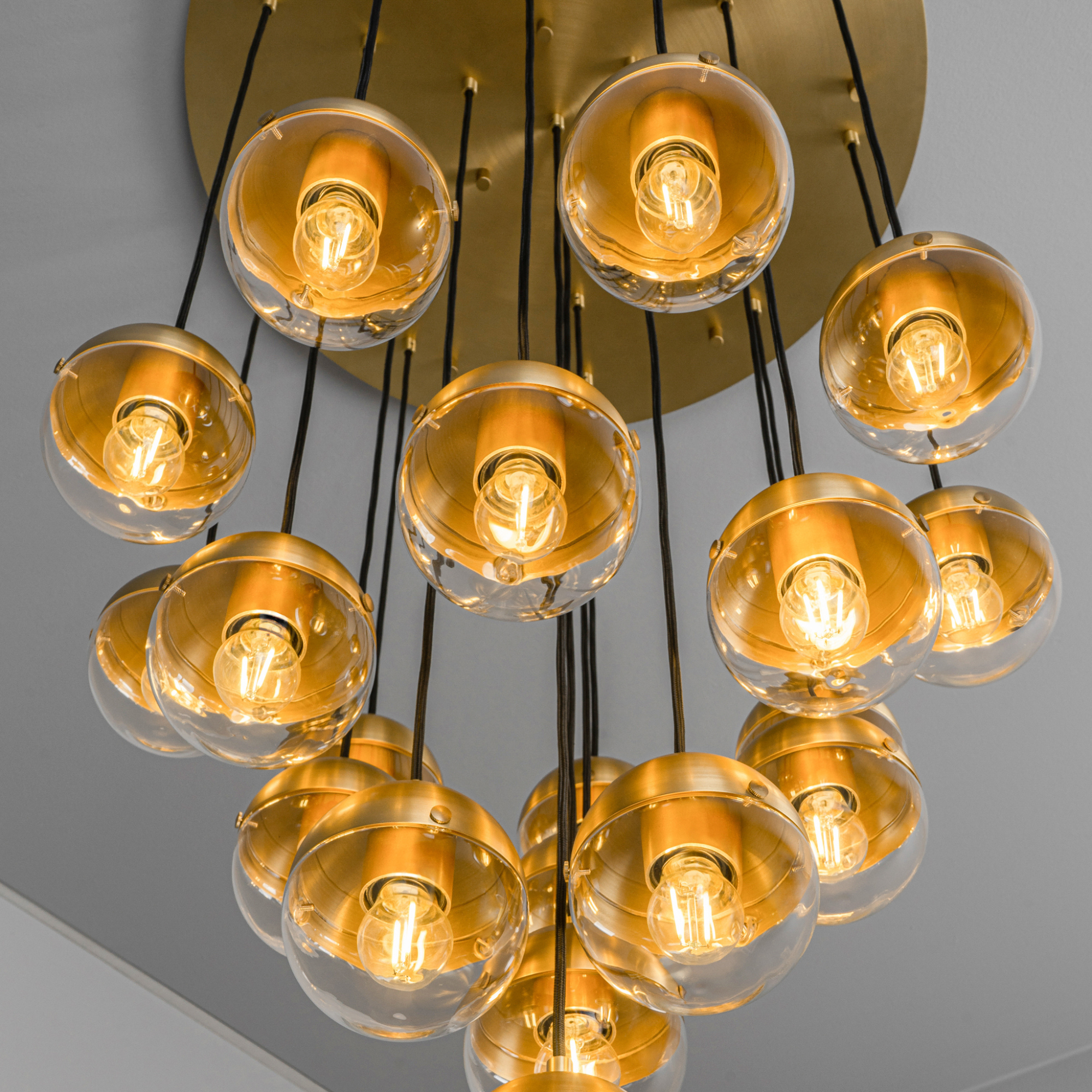 Schwung Molecule Cluster 19 Light Chandelier - Transparent Glass