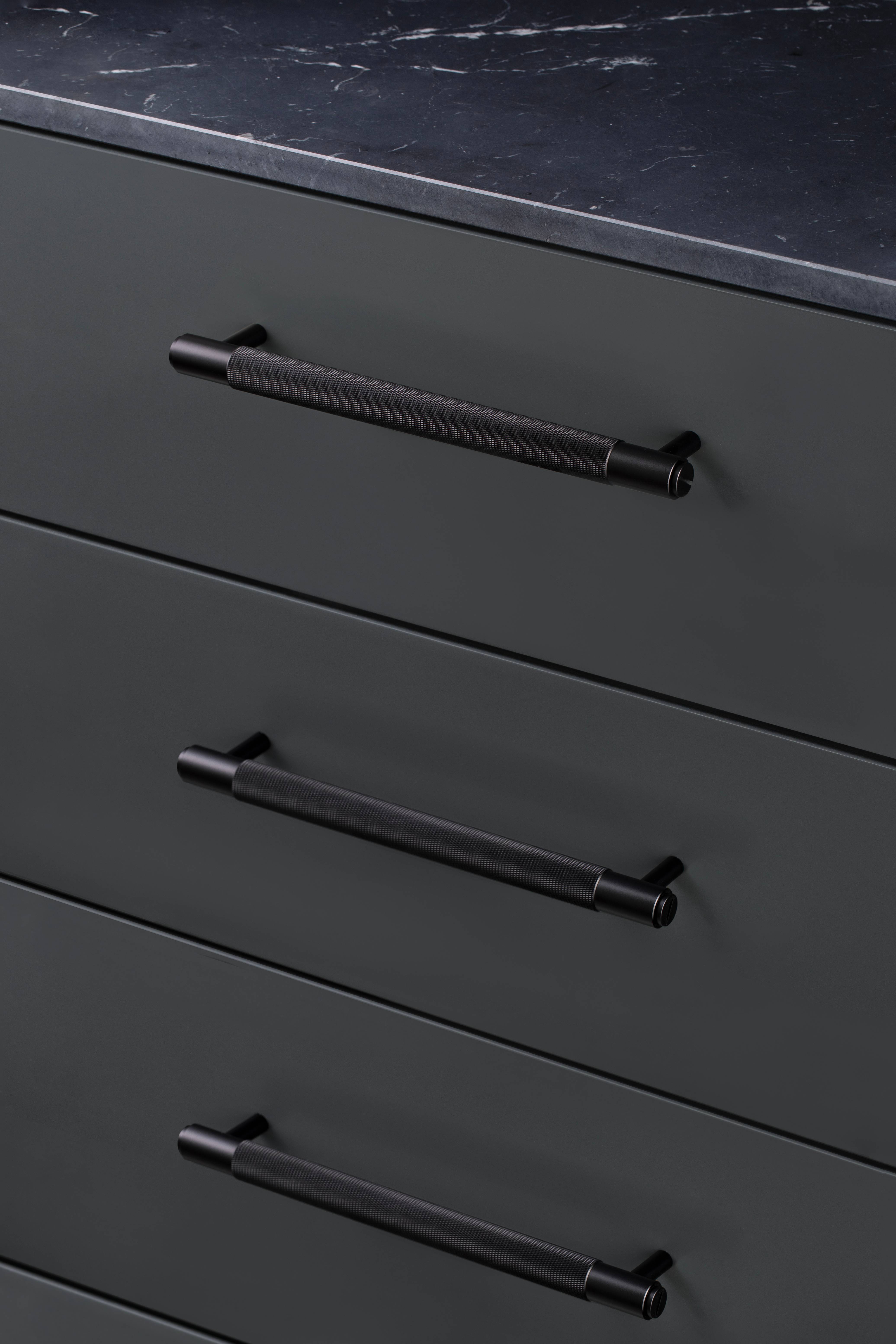 Buster + Punch Pull Bar - Cross Knurl - Medium