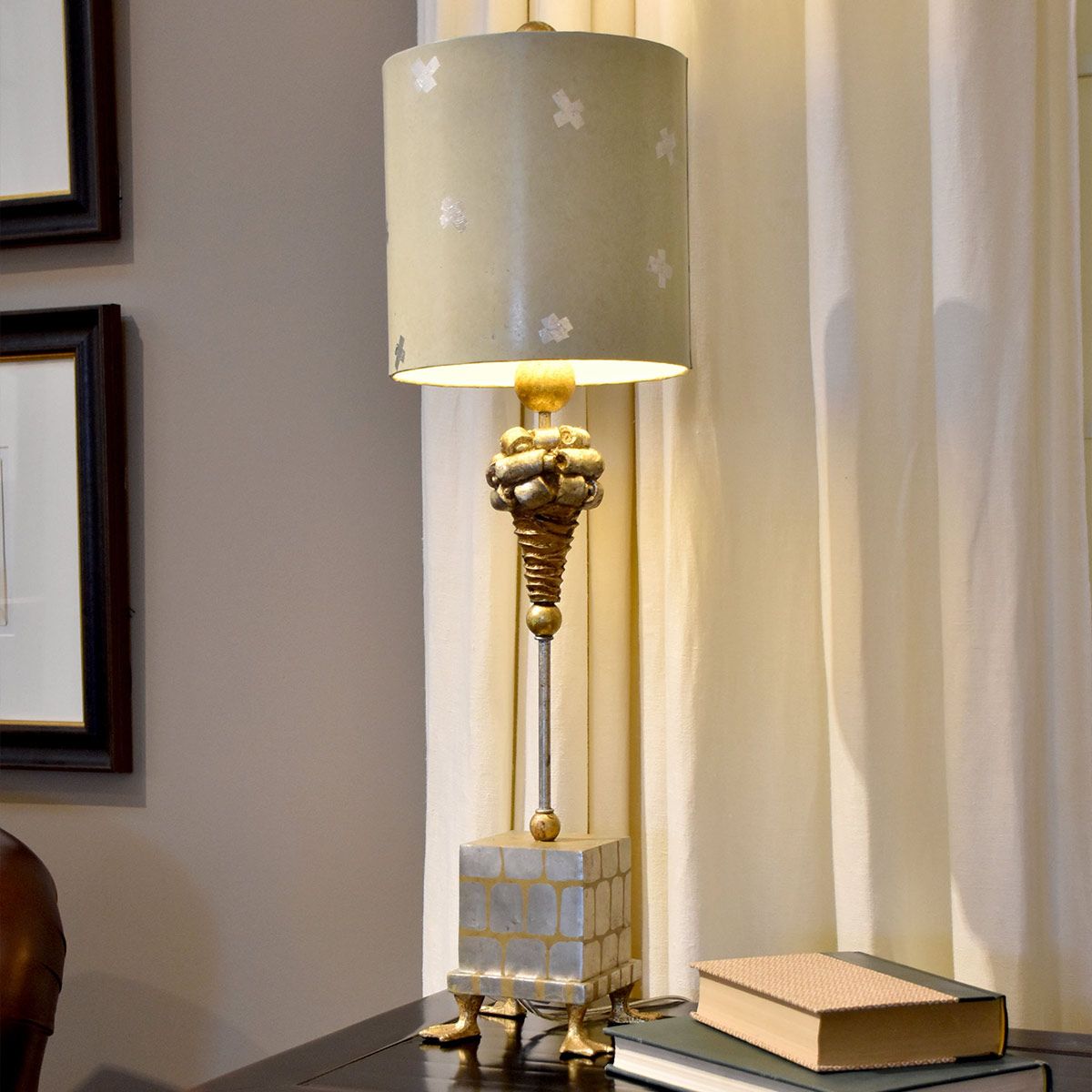 Flambeau Pompadour X Single Table Lamp