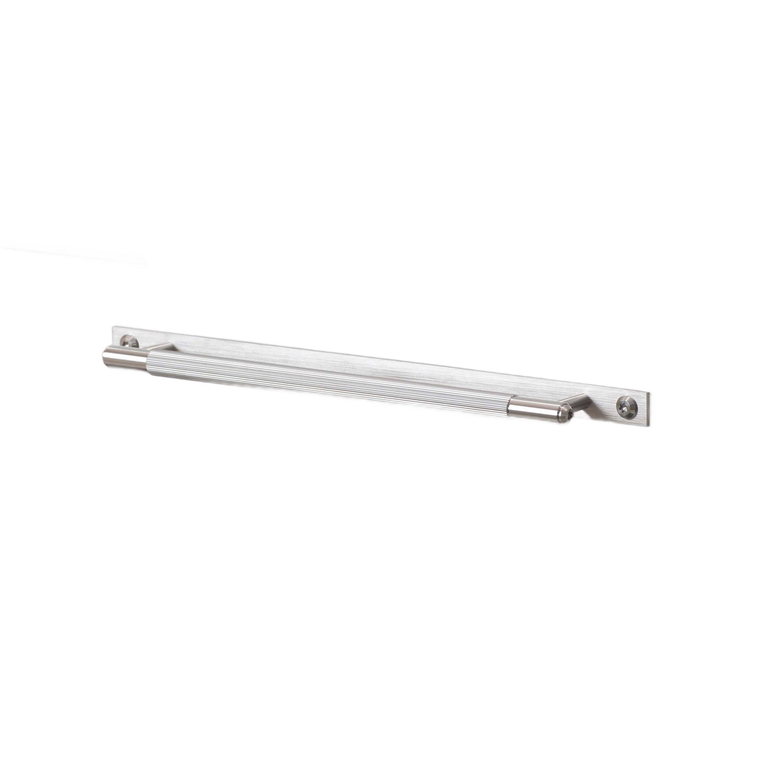 Buster + Punch Pull Bar - Plate - Linear Knurl - Medium
