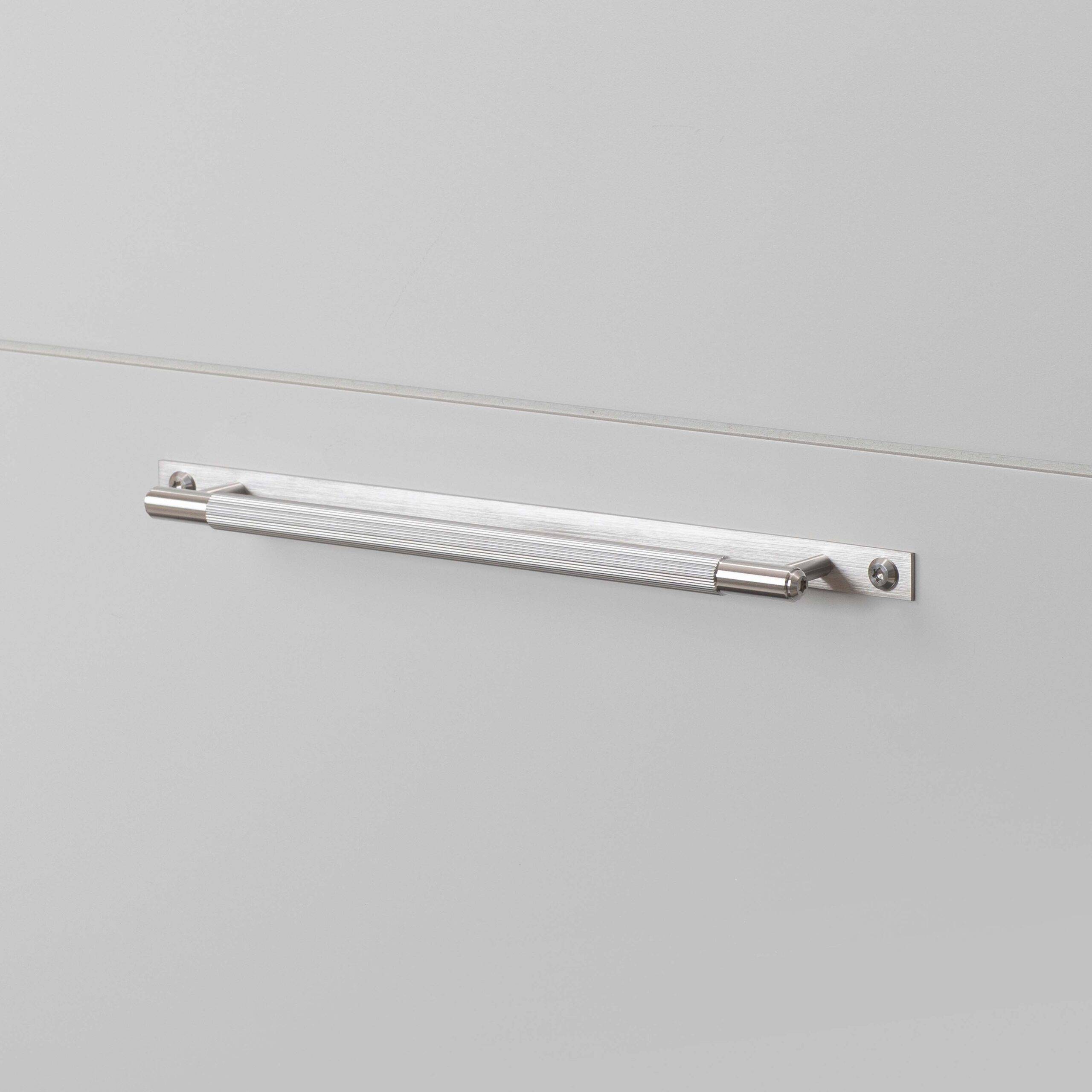 Buster + Punch Pull Bar - Plate - Linear Knurl - Medium