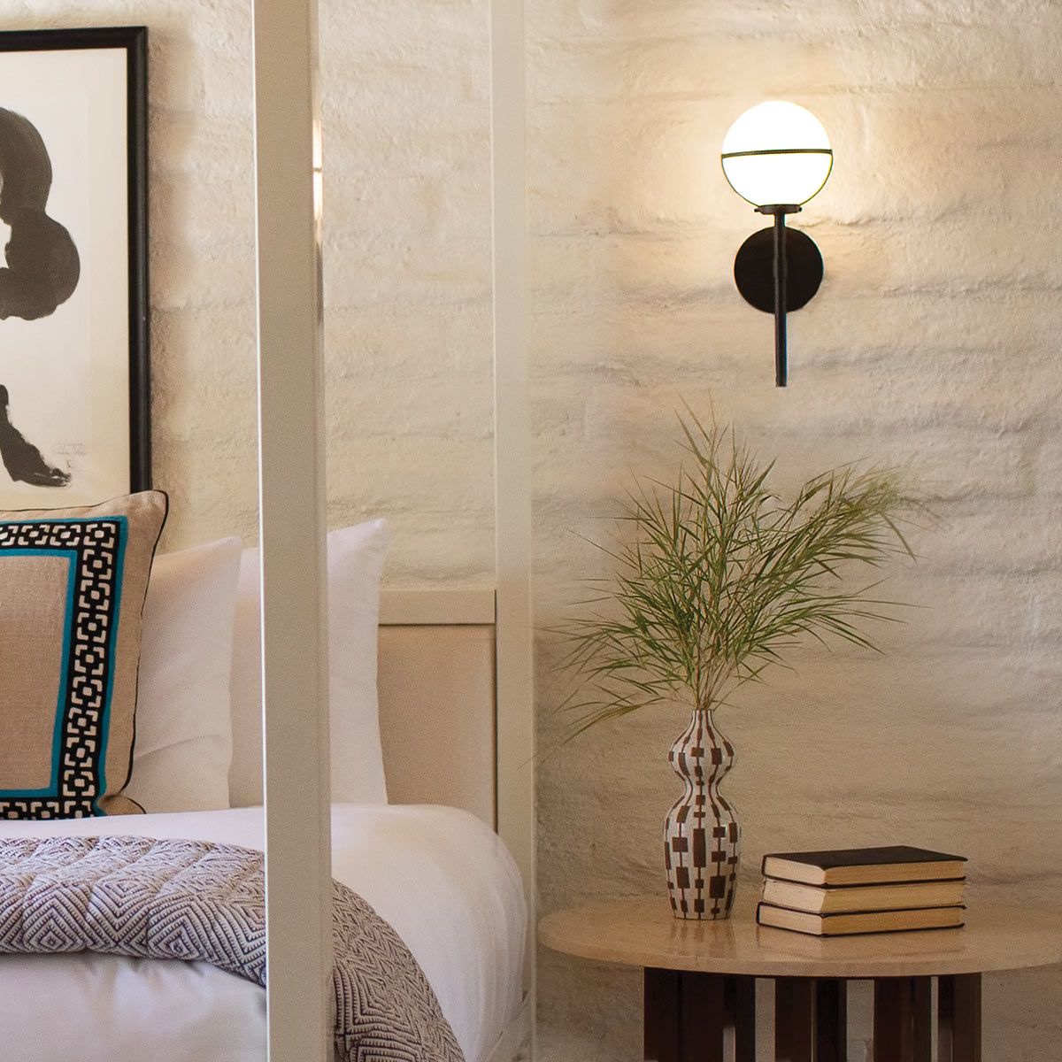 Hinkley Hollis Single Wall Light - Opal - Black