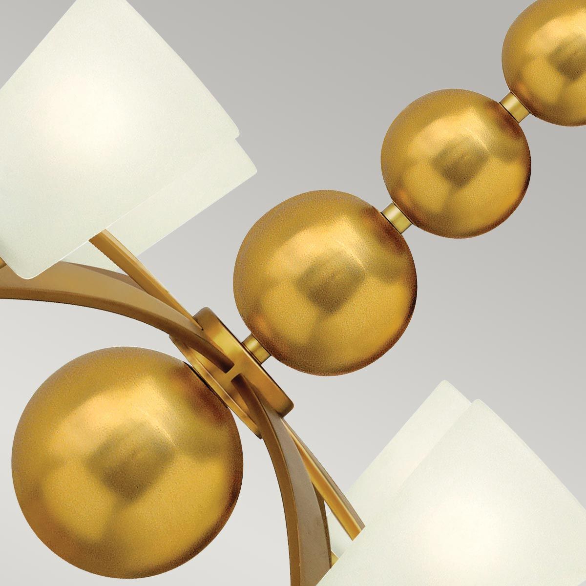 Hinkley Zelda 8 Light Chandelier - Vintage Brass