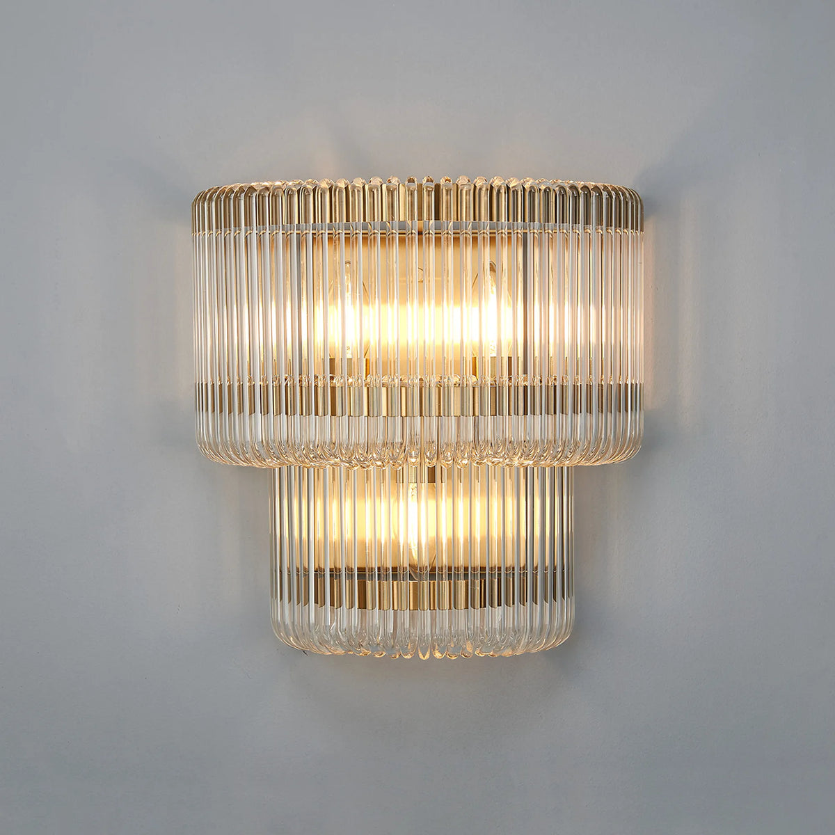 Fabula Hutton 32 x Large Wall Light – 32 cm – Brass & Clear Glass