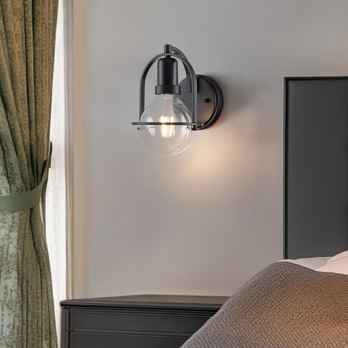 Quintiesse Somerset Single Wall Light - Clear - Black