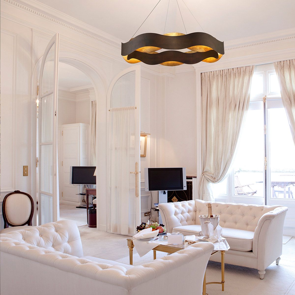 Quintiesse Vaughan Chandelier Large - Bronze & Gold